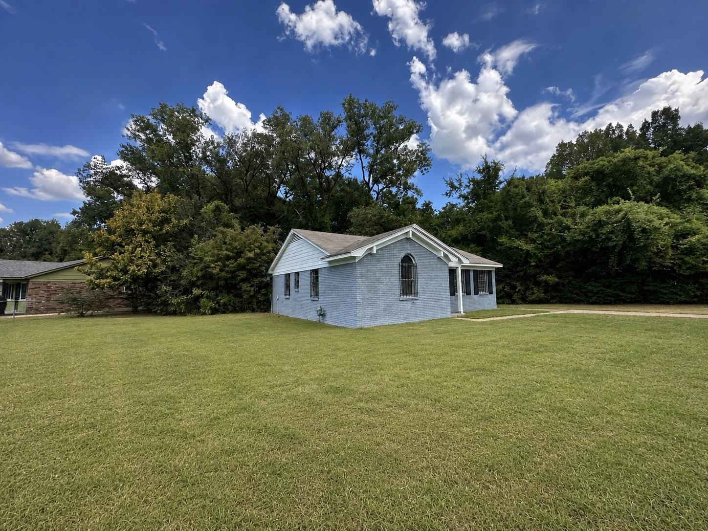 170 Burwood Dr Property Photo 2