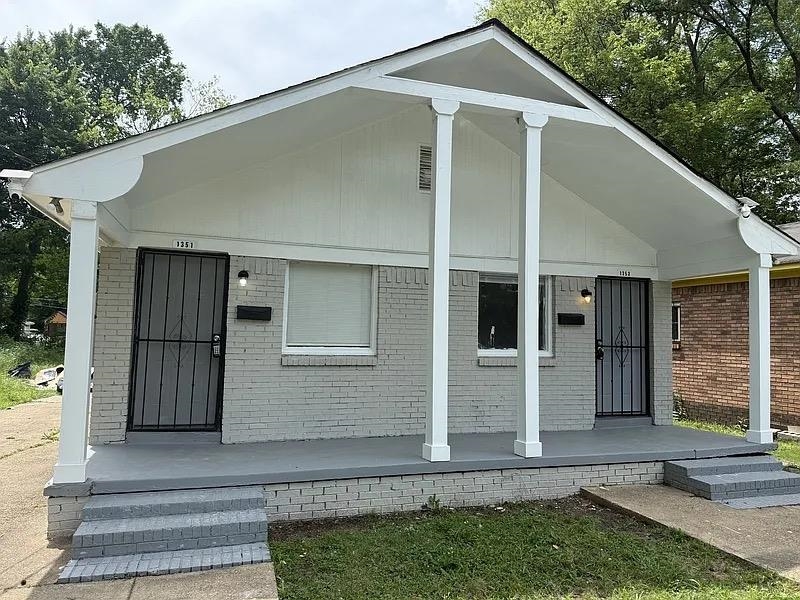 1351 Austin St Property Photo 1