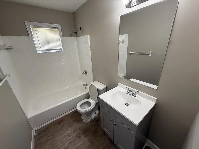 1351 Austin St Property Photo 4