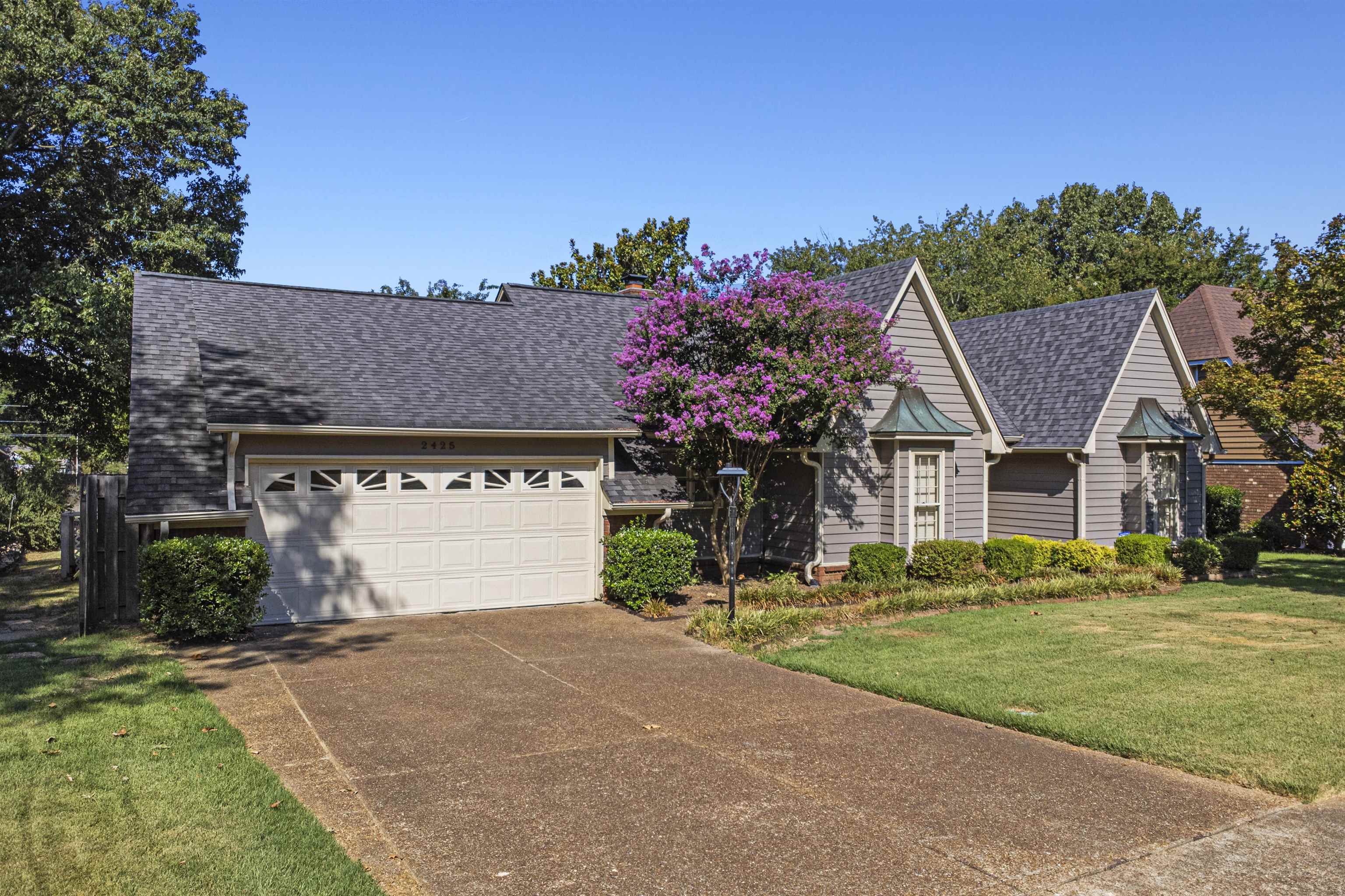 2425 Fairway Oaks Dr Property Photo 1