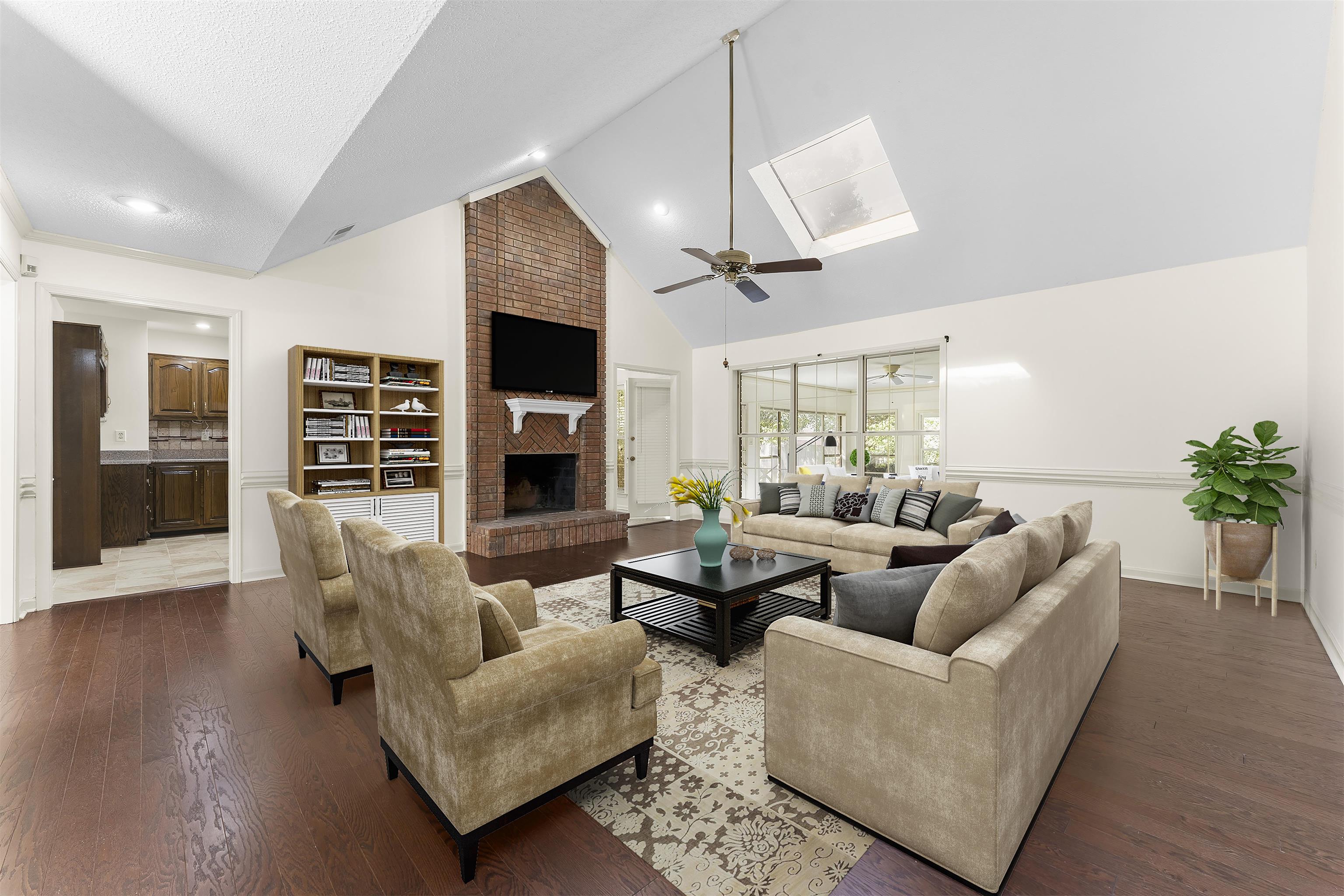 2425 Fairway Oaks Dr Property Photo 2