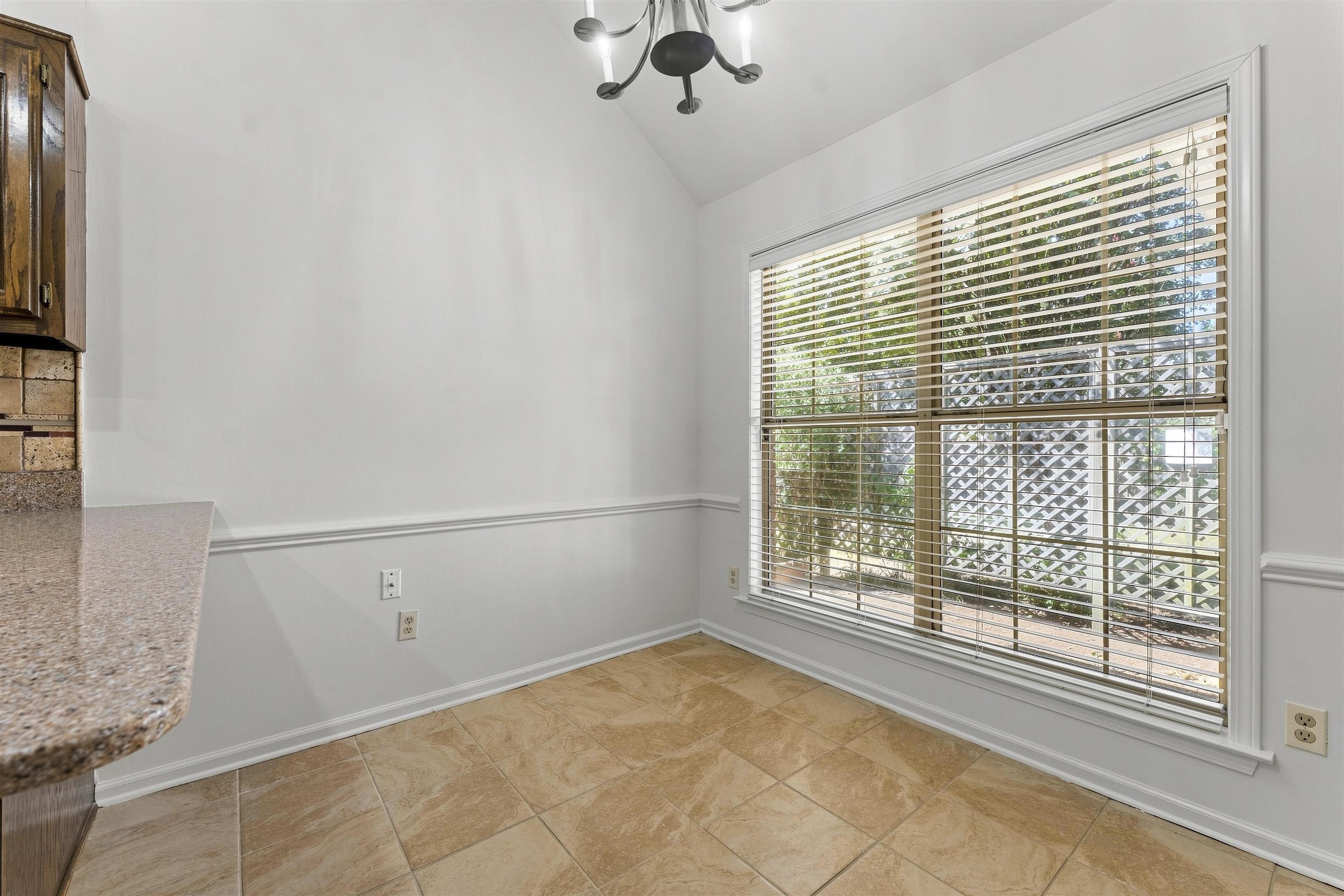 2425 Fairway Oaks Dr Property Photo 10
