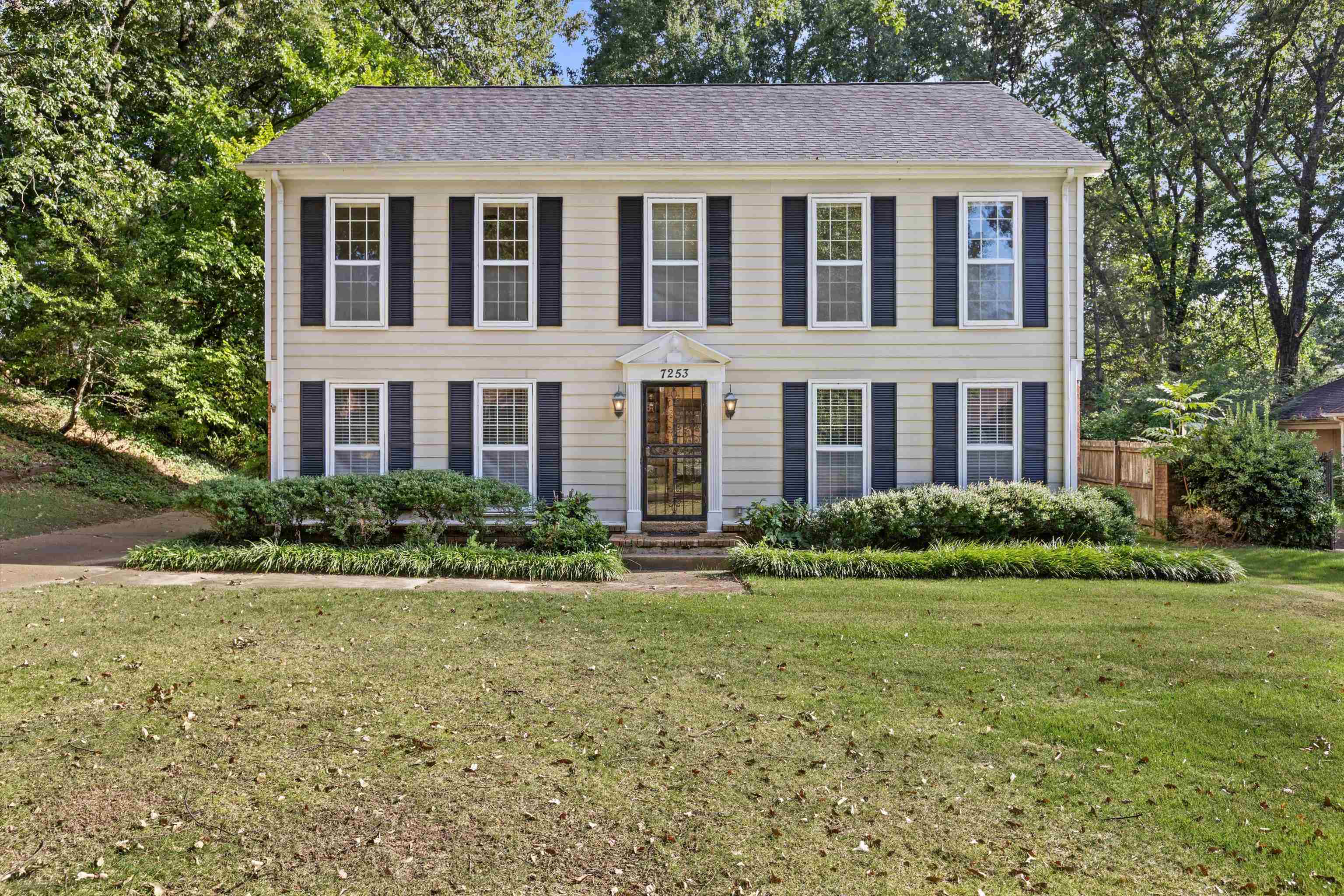 7253 Stamford Dr Property Photo 1
