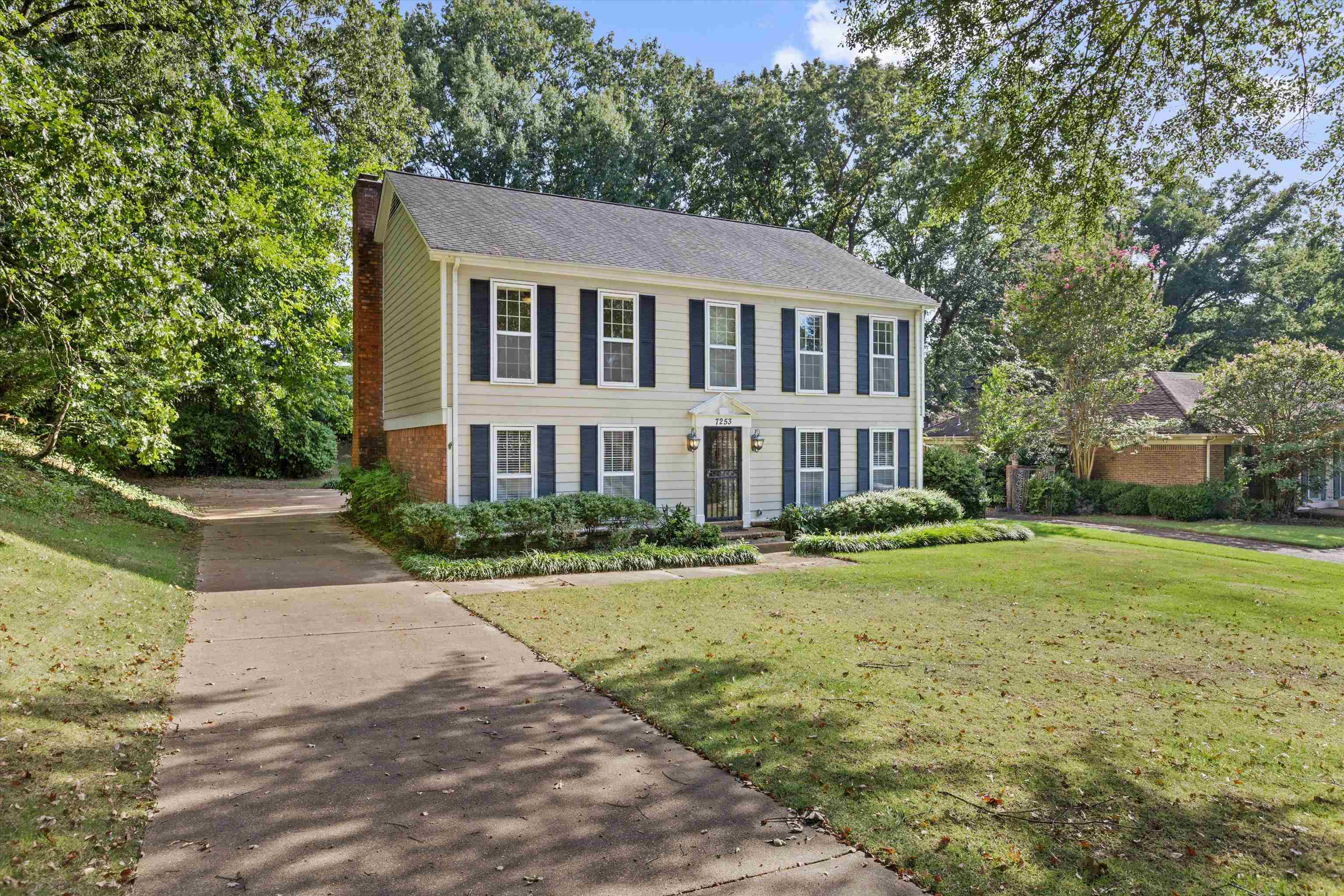 7253 Stamford Dr Property Photo 2