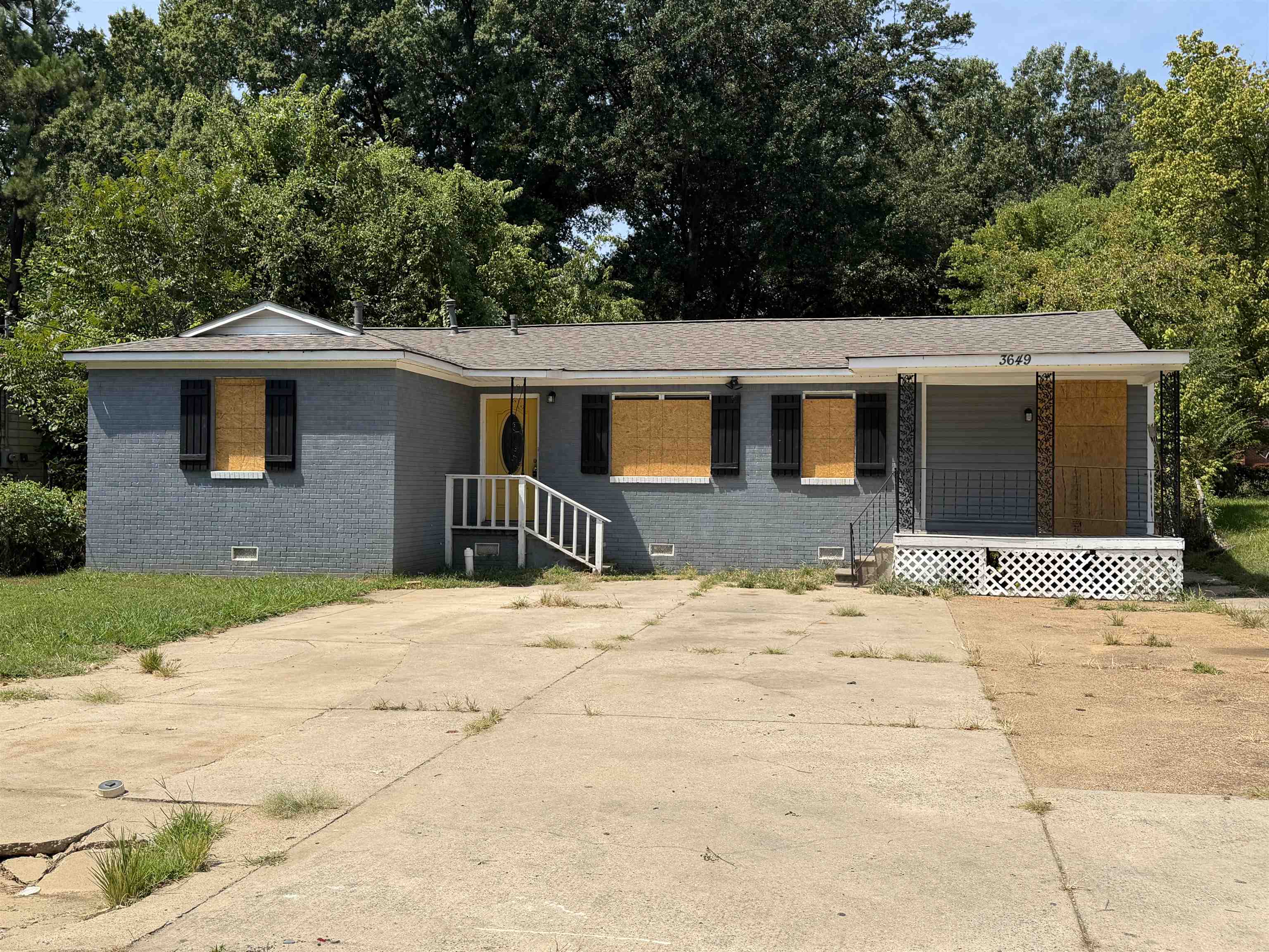 3649 Suzanne Dr Property Photo 2