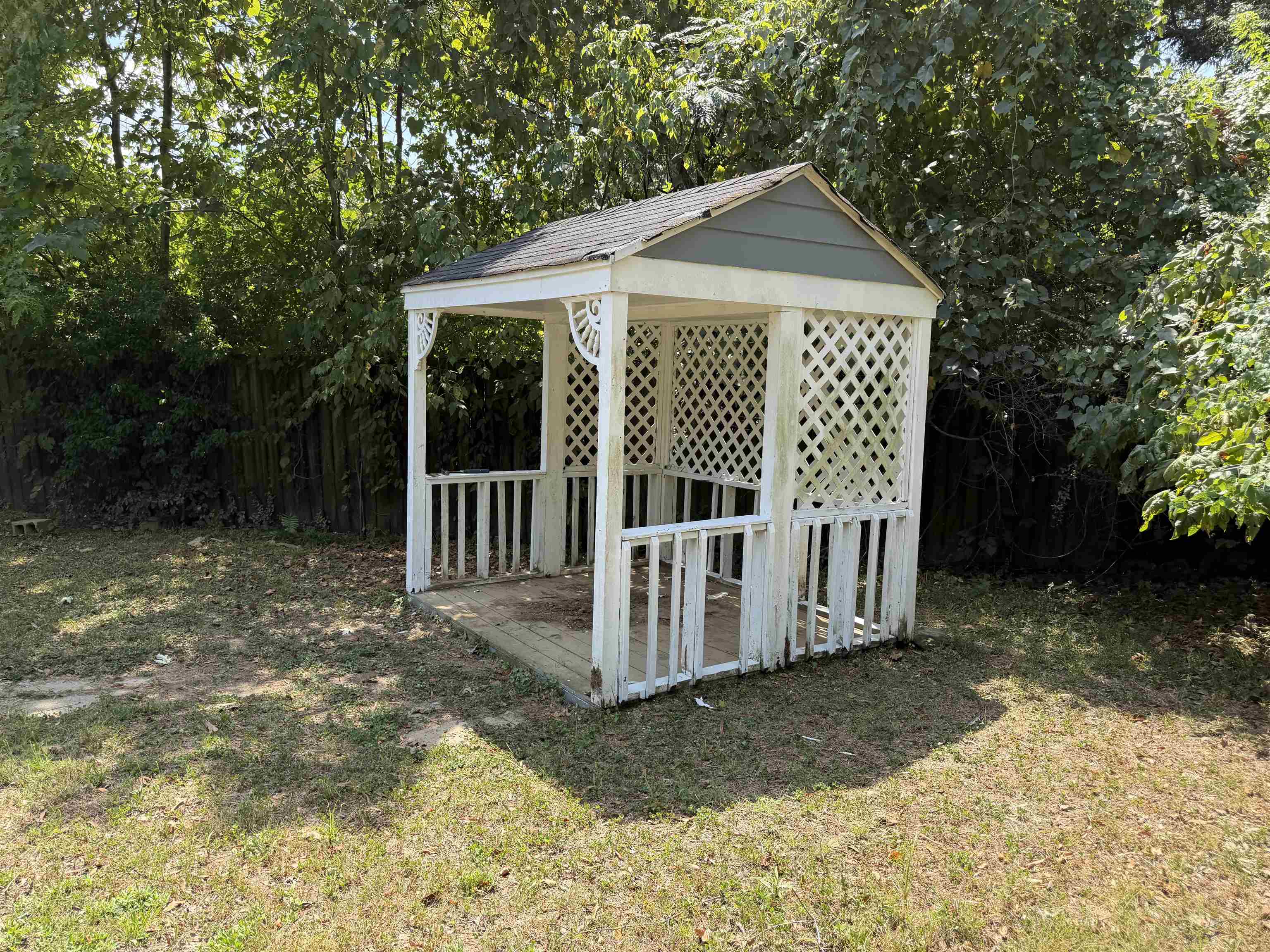3649 Suzanne Dr Property Photo 28