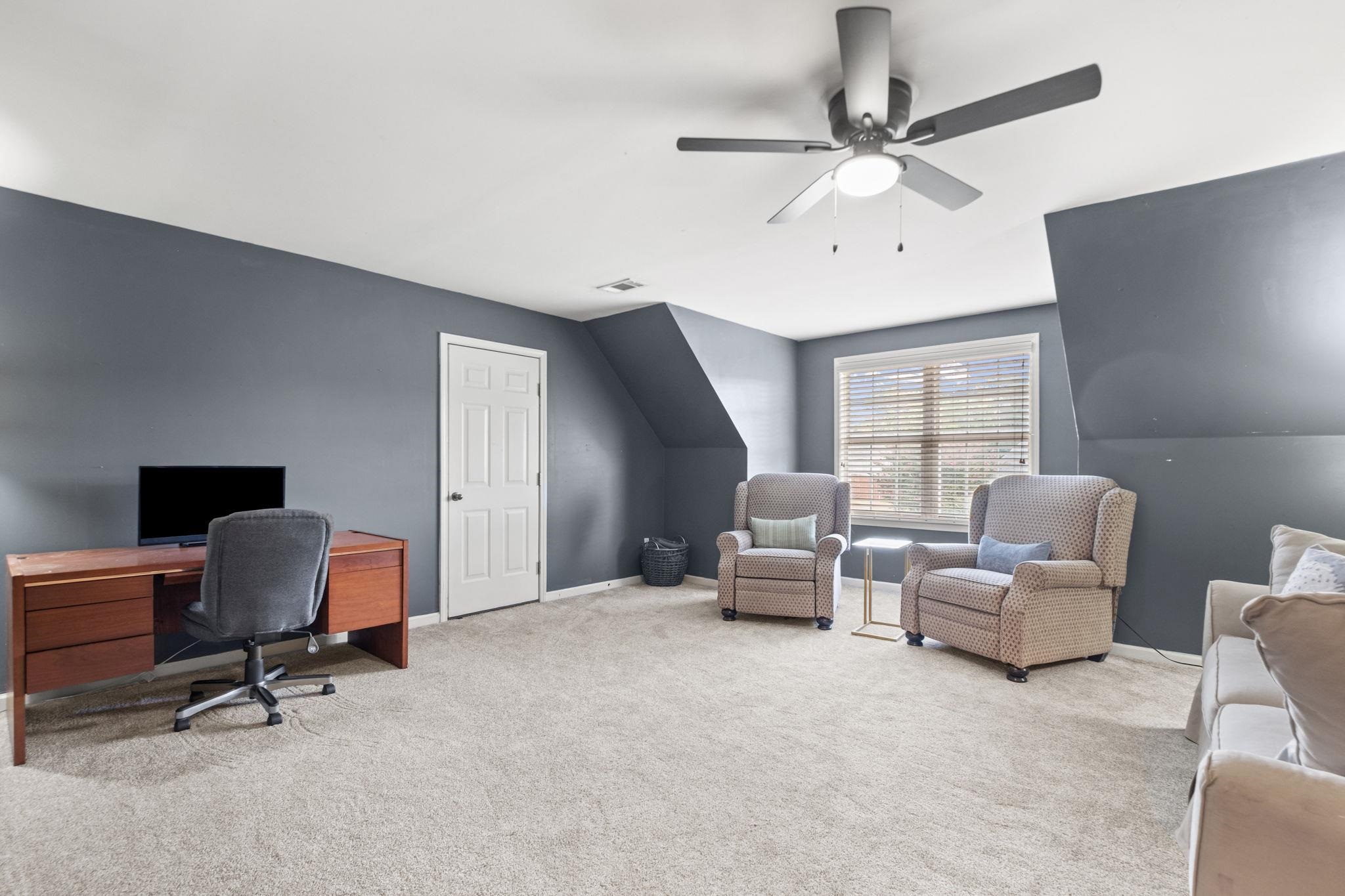 9424 Laurel Hill Dr Property Photo 32