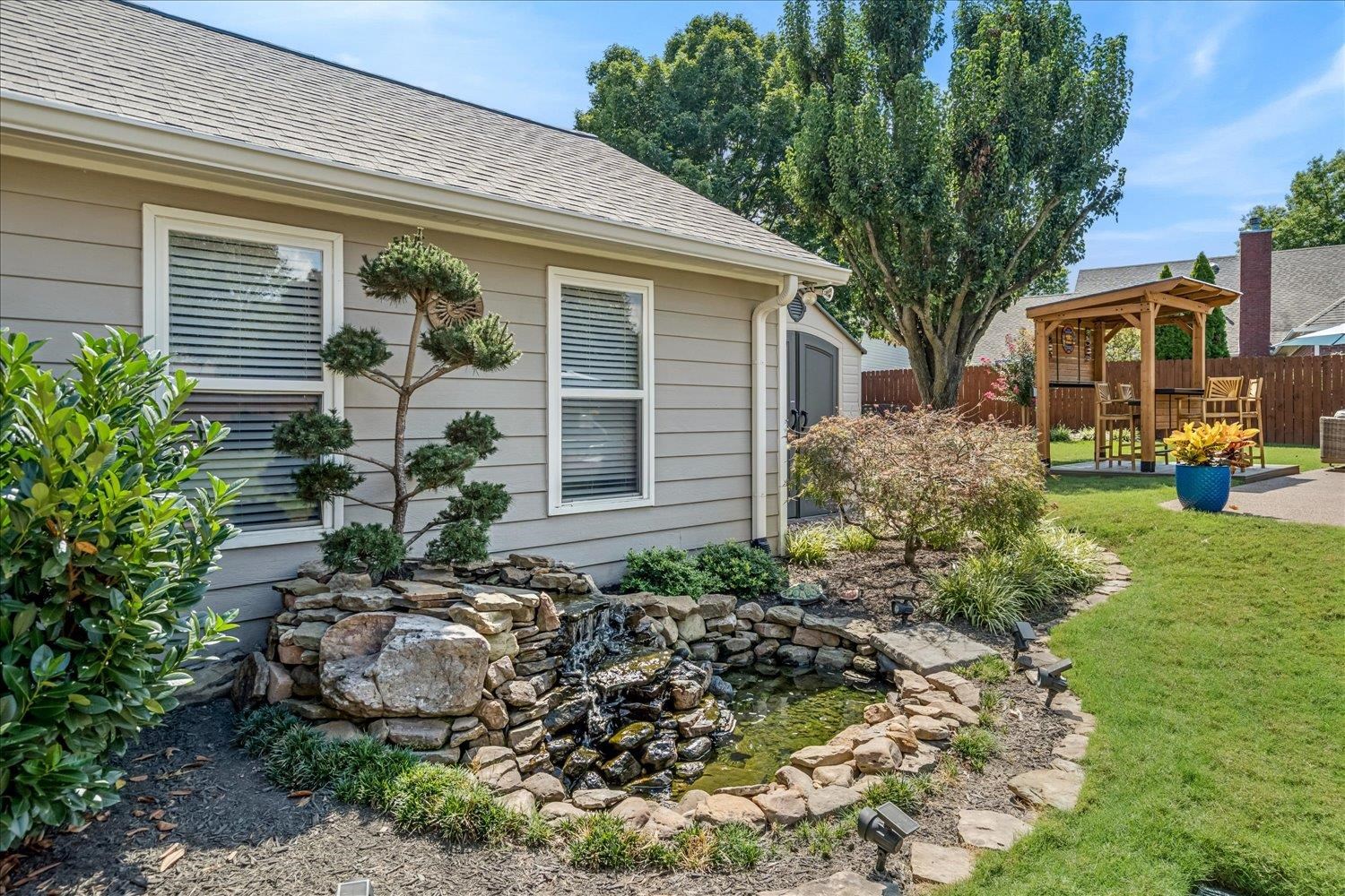 1563 Collingham Dr Property Photo 39