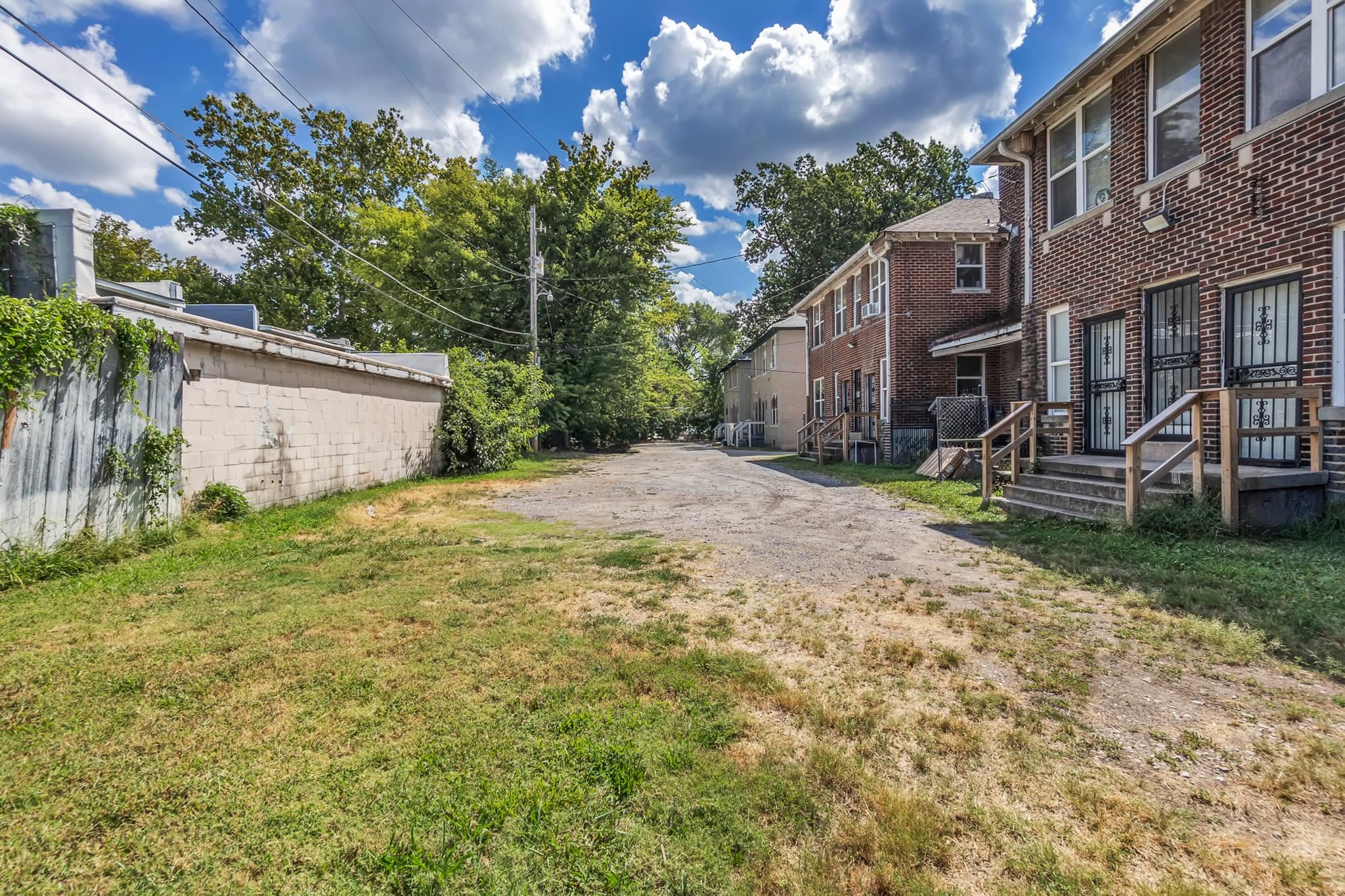 1292 Court Ave Property Photo 5