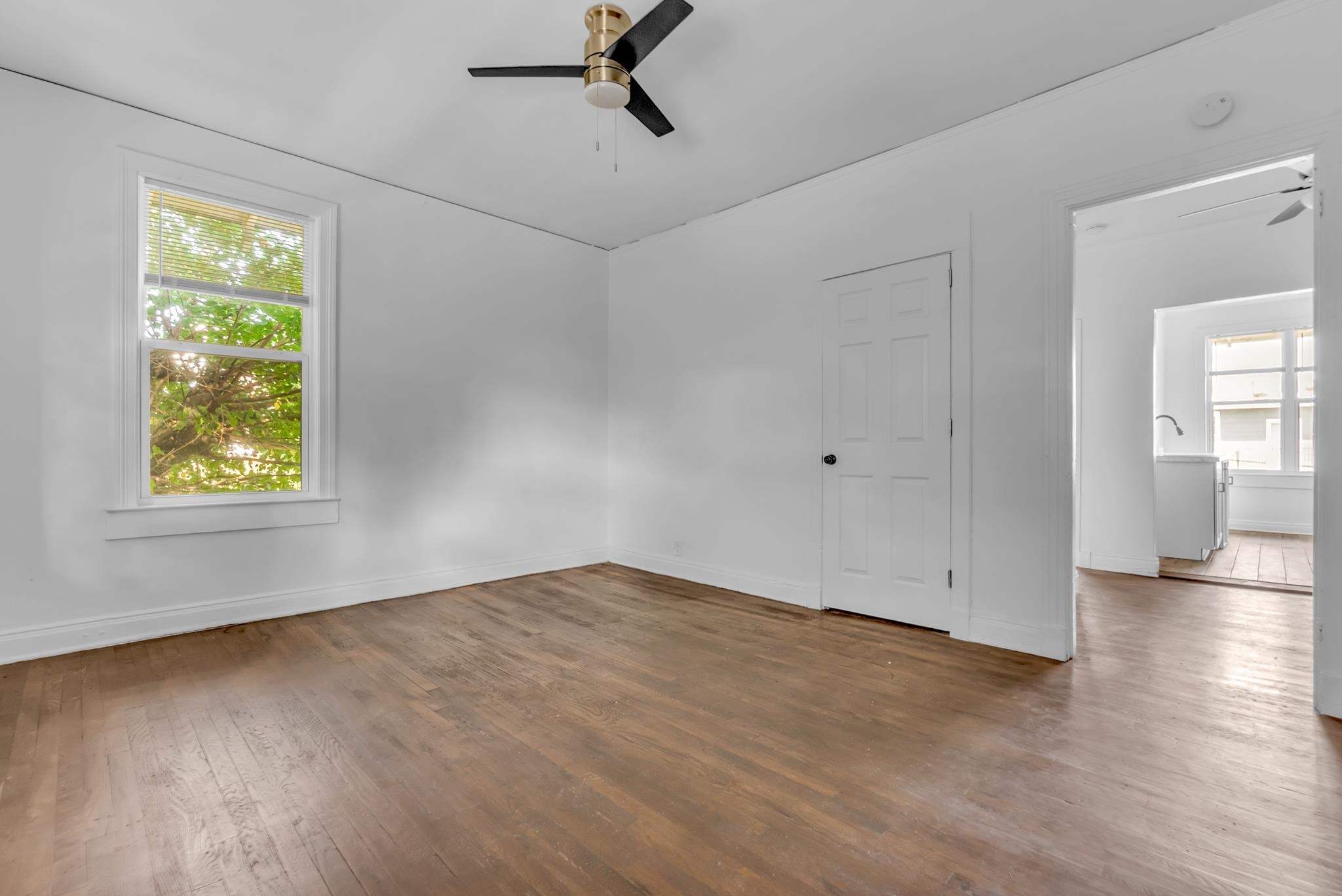 1292 Court Ave Property Photo 7