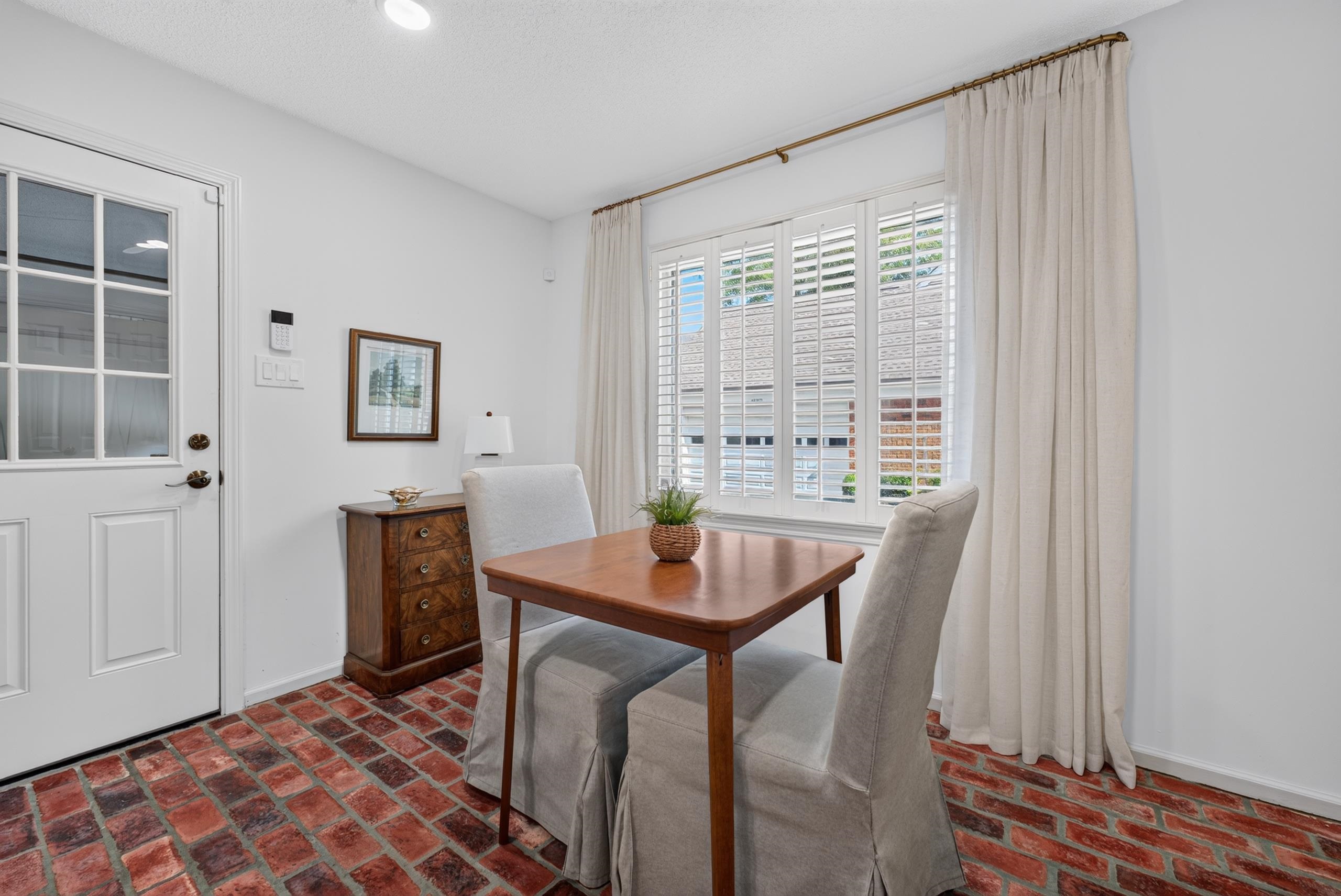 1897 Allenby Rd Property Photo 7