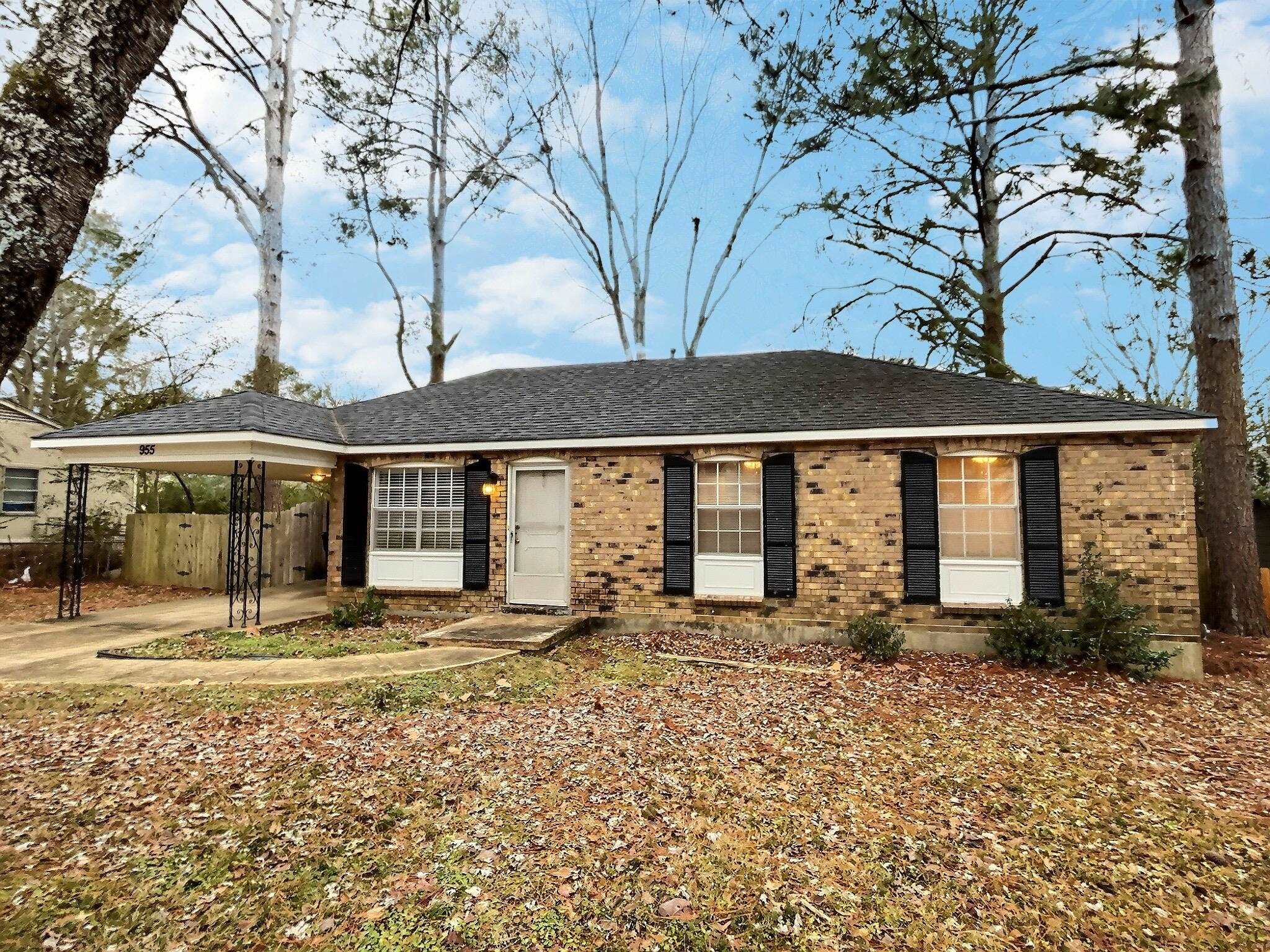 955 Poplar Leaf Rd Property Photo 3