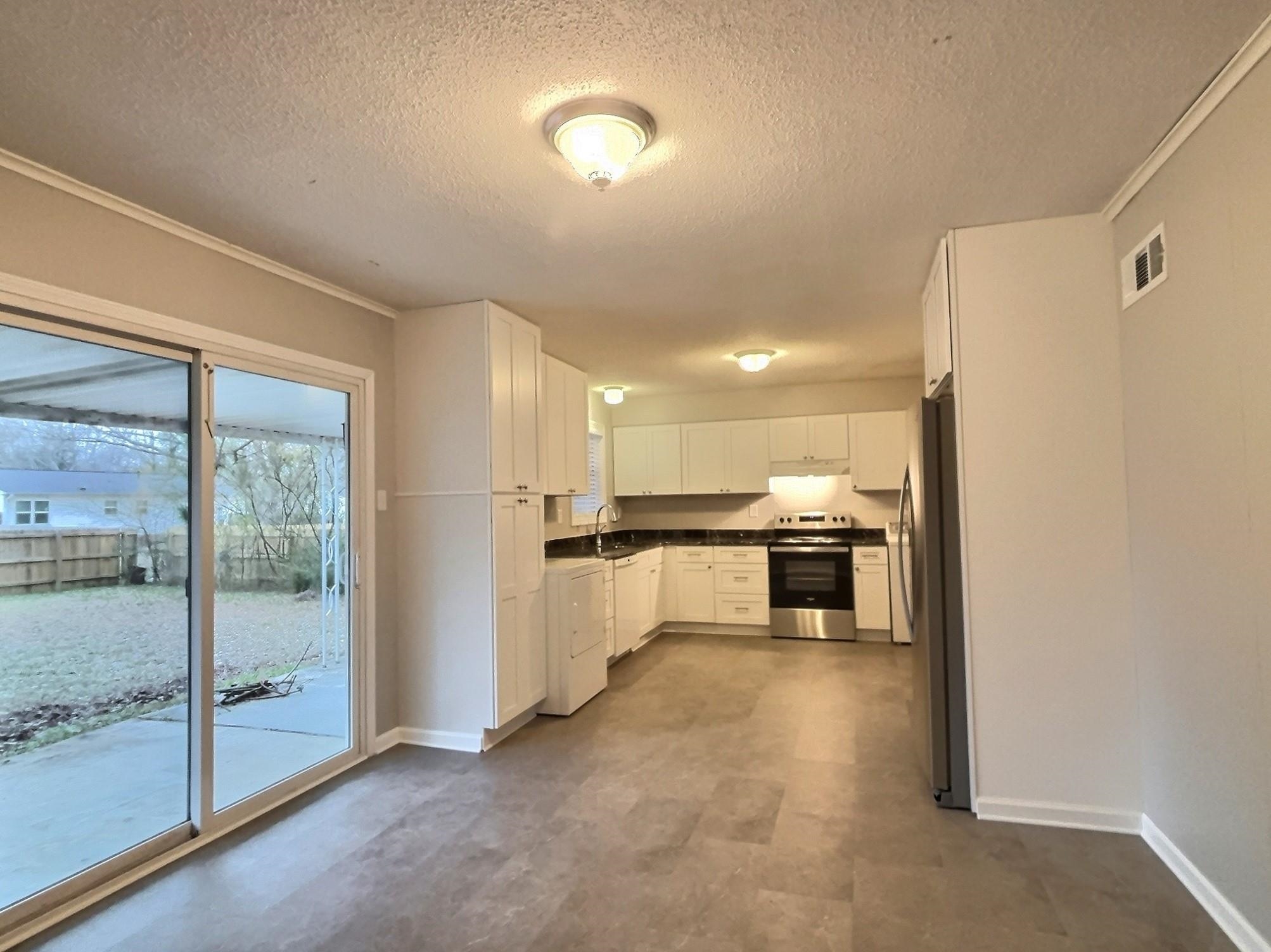955 Poplar Leaf Rd Property Photo 8