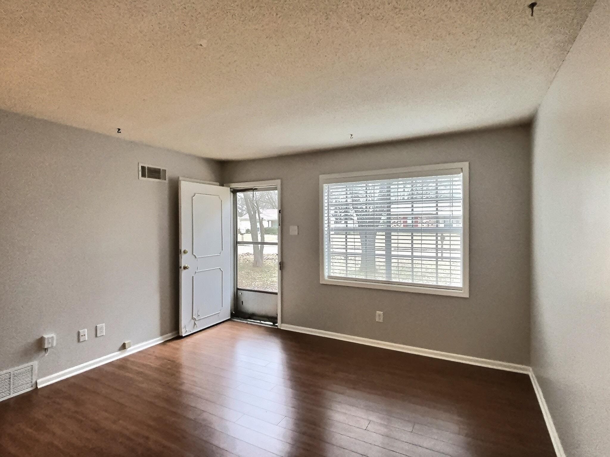 955 Poplar Leaf Rd Property Photo 9