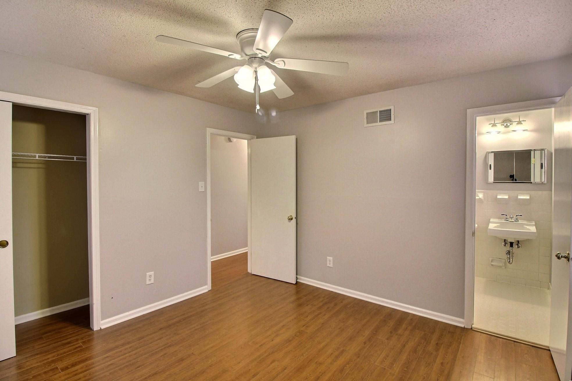 955 Poplar Leaf Rd Property Photo 12