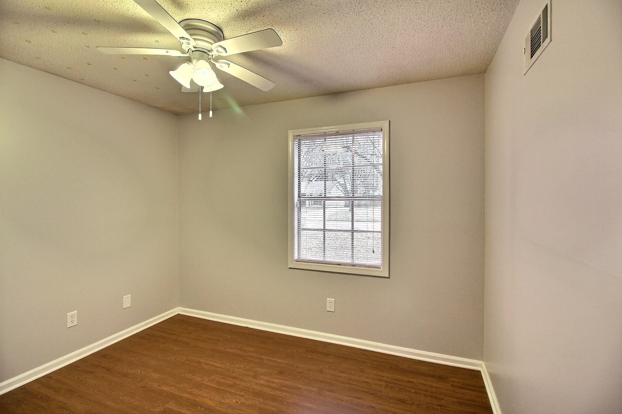 955 Poplar Leaf Rd Property Photo 17