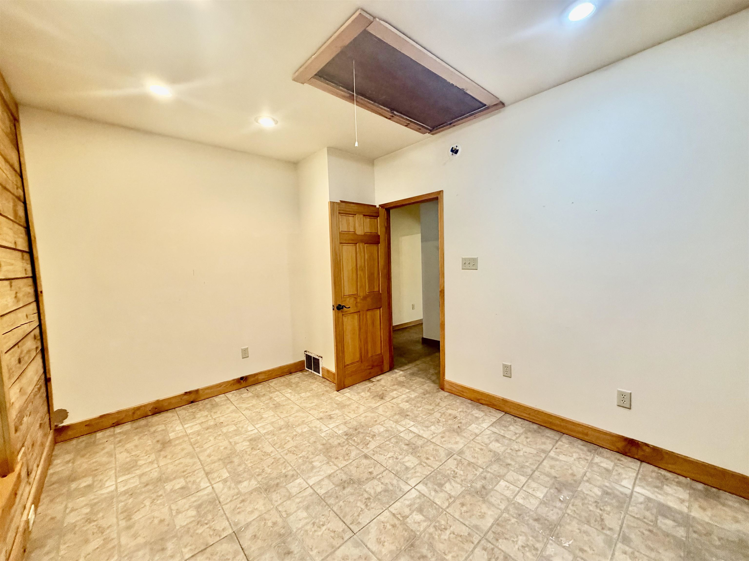 1155 Asbury Dr Property Photo 12