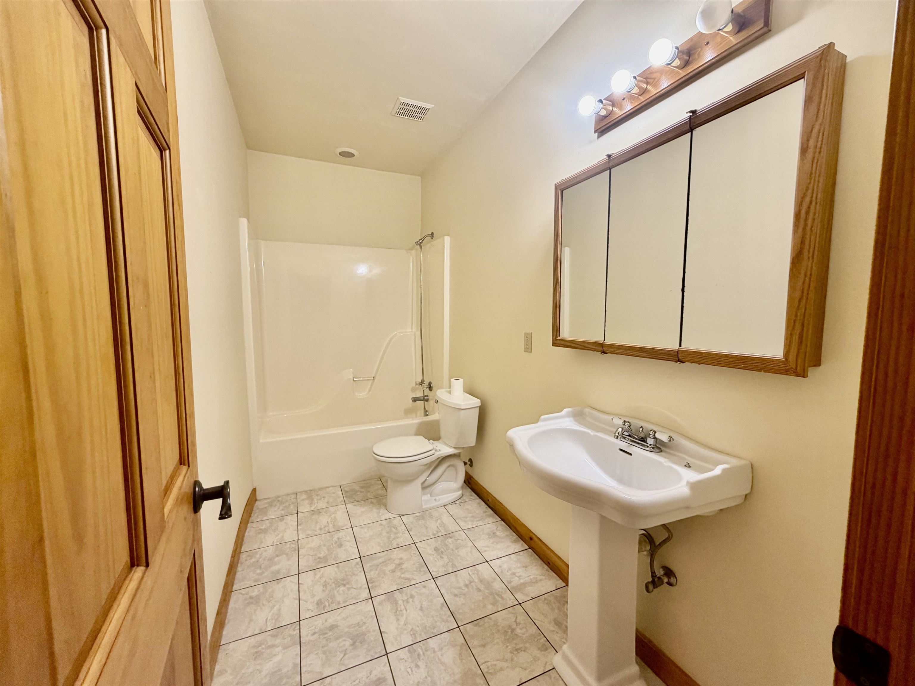 1155 Asbury Dr Property Photo 13