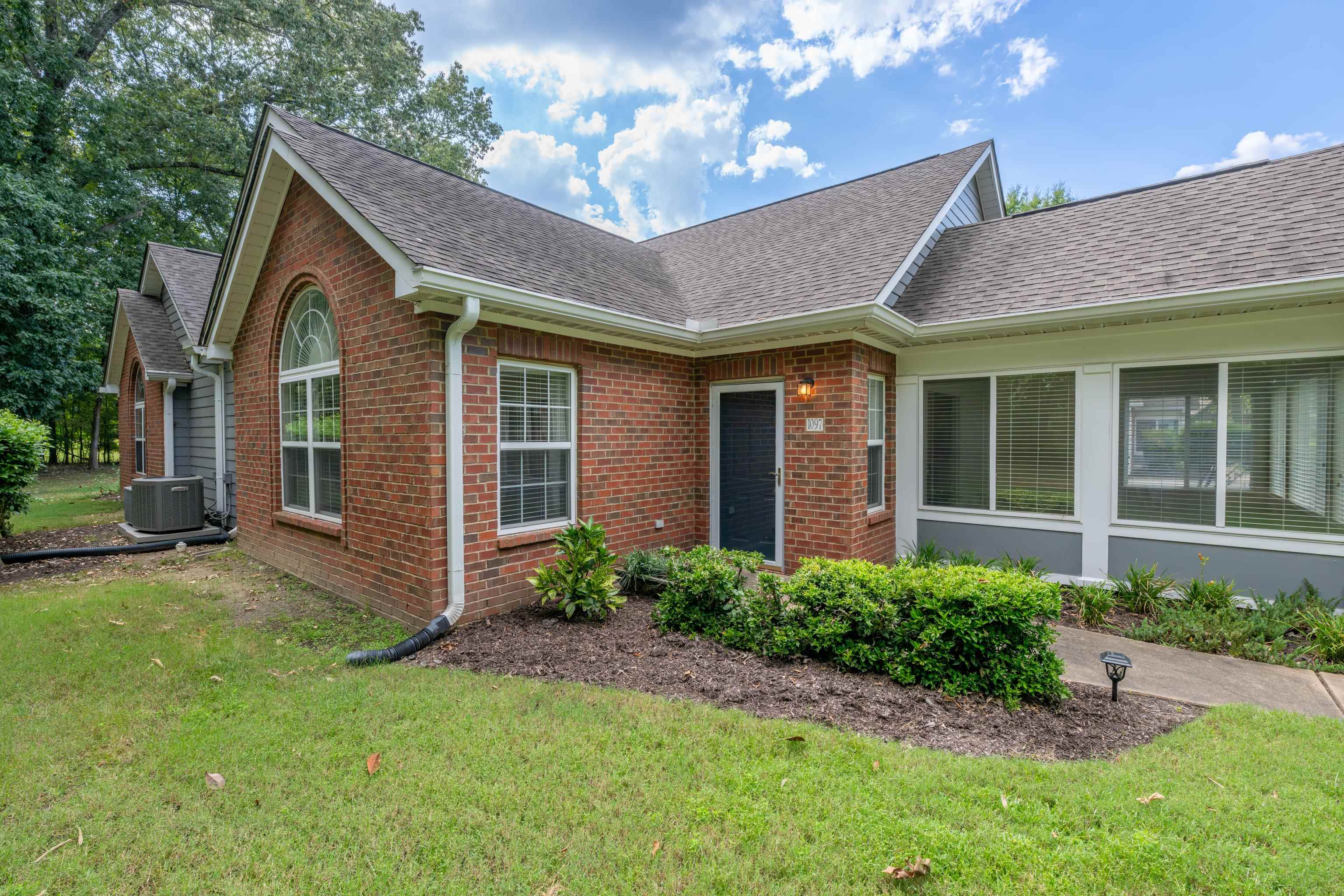 1097 Oak Timber Cir 64 Property Photo 6