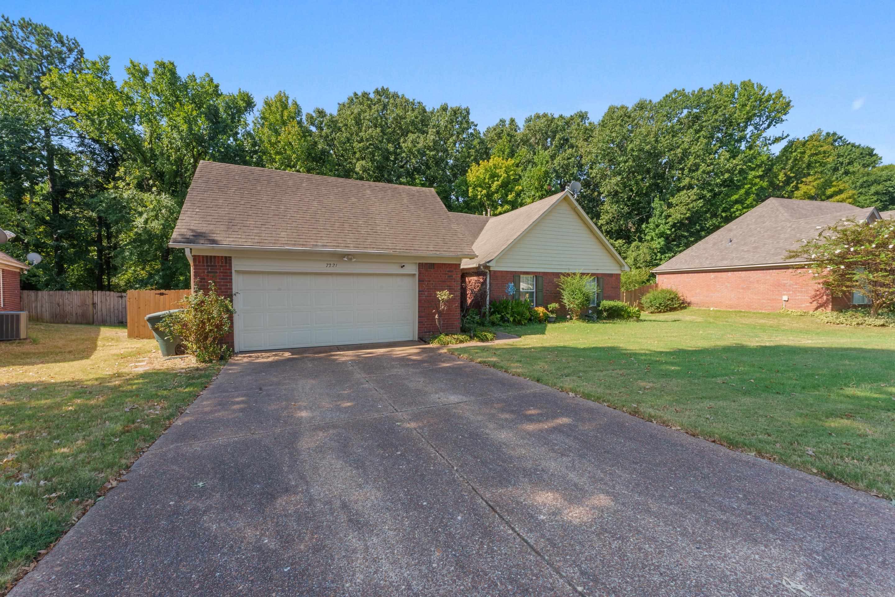 7221 Noah Ln Property Photo 2
