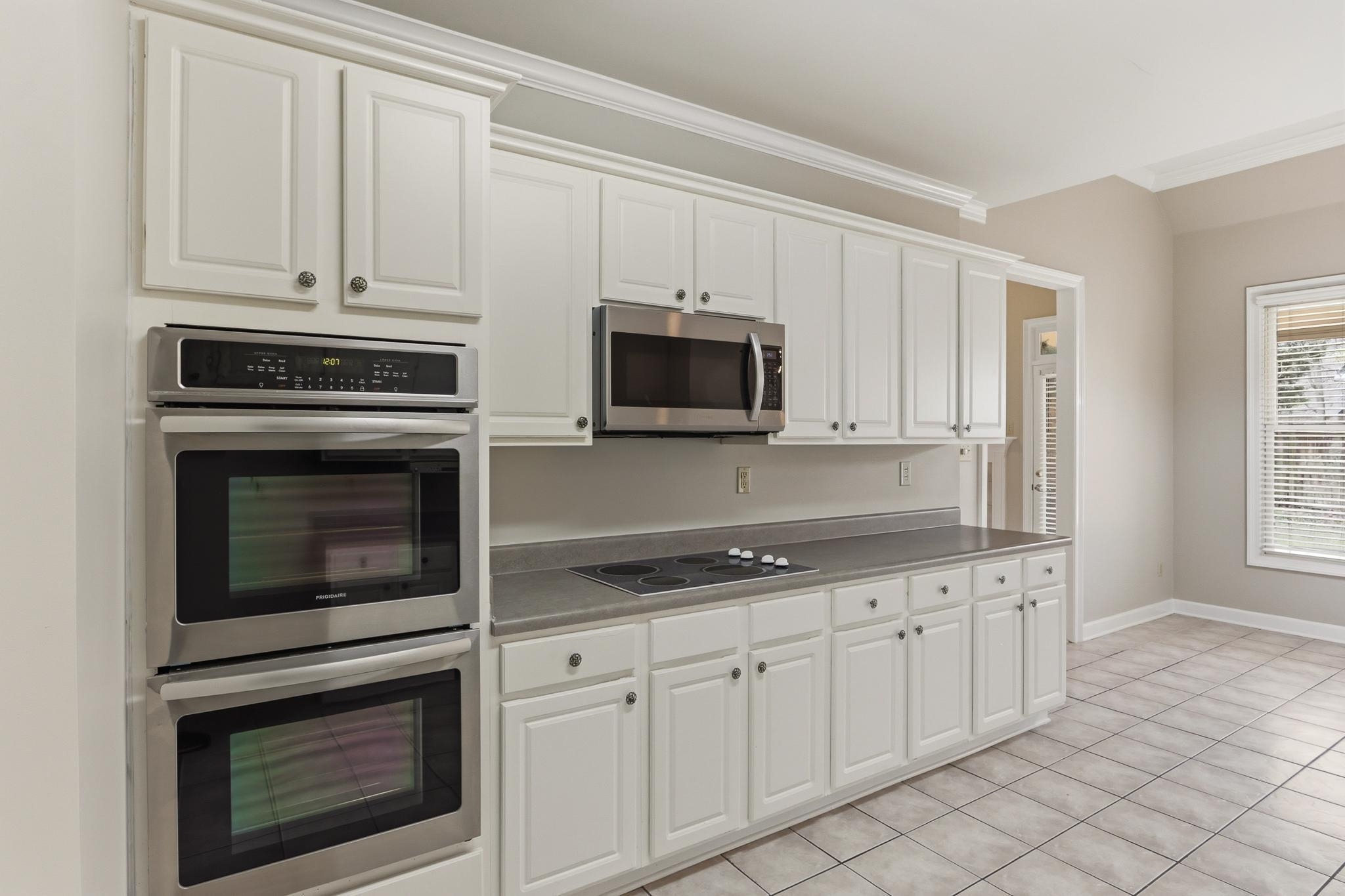 219 Northcross Pl W Property Photo 9