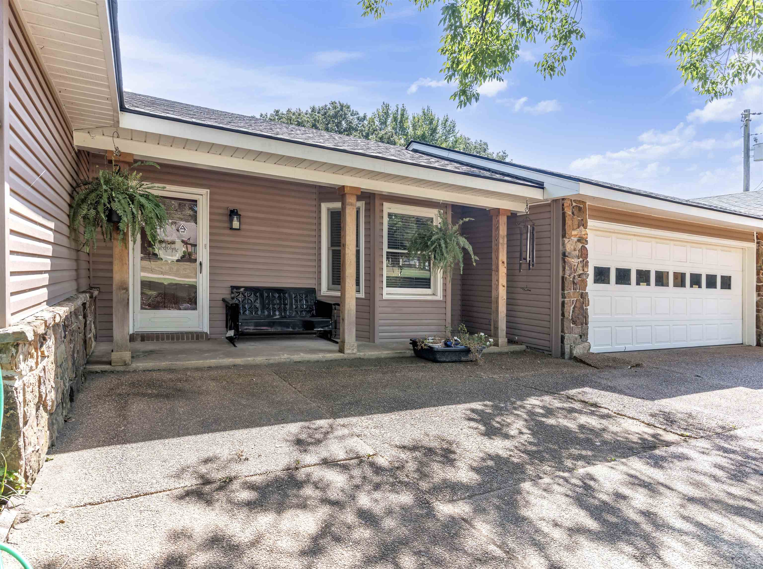 285 Woodbridge Rd Property Photo 4