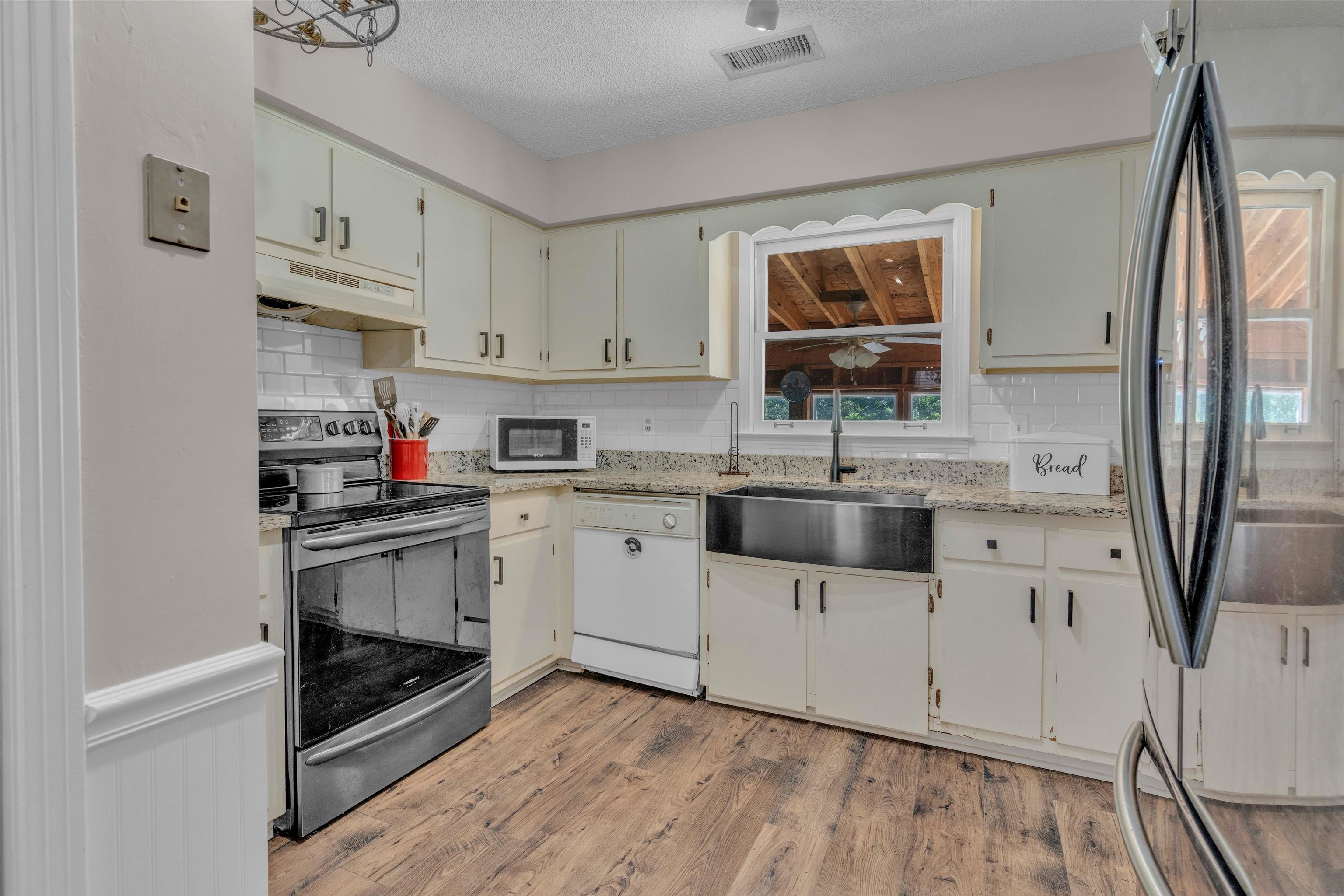 285 Woodbridge Rd Property Photo 12
