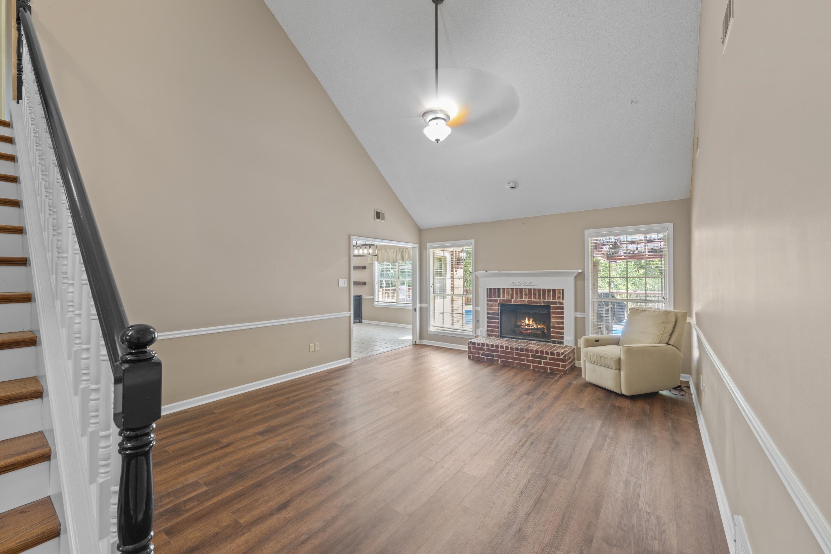 4742 Molsonwood Dr Property Photo 6