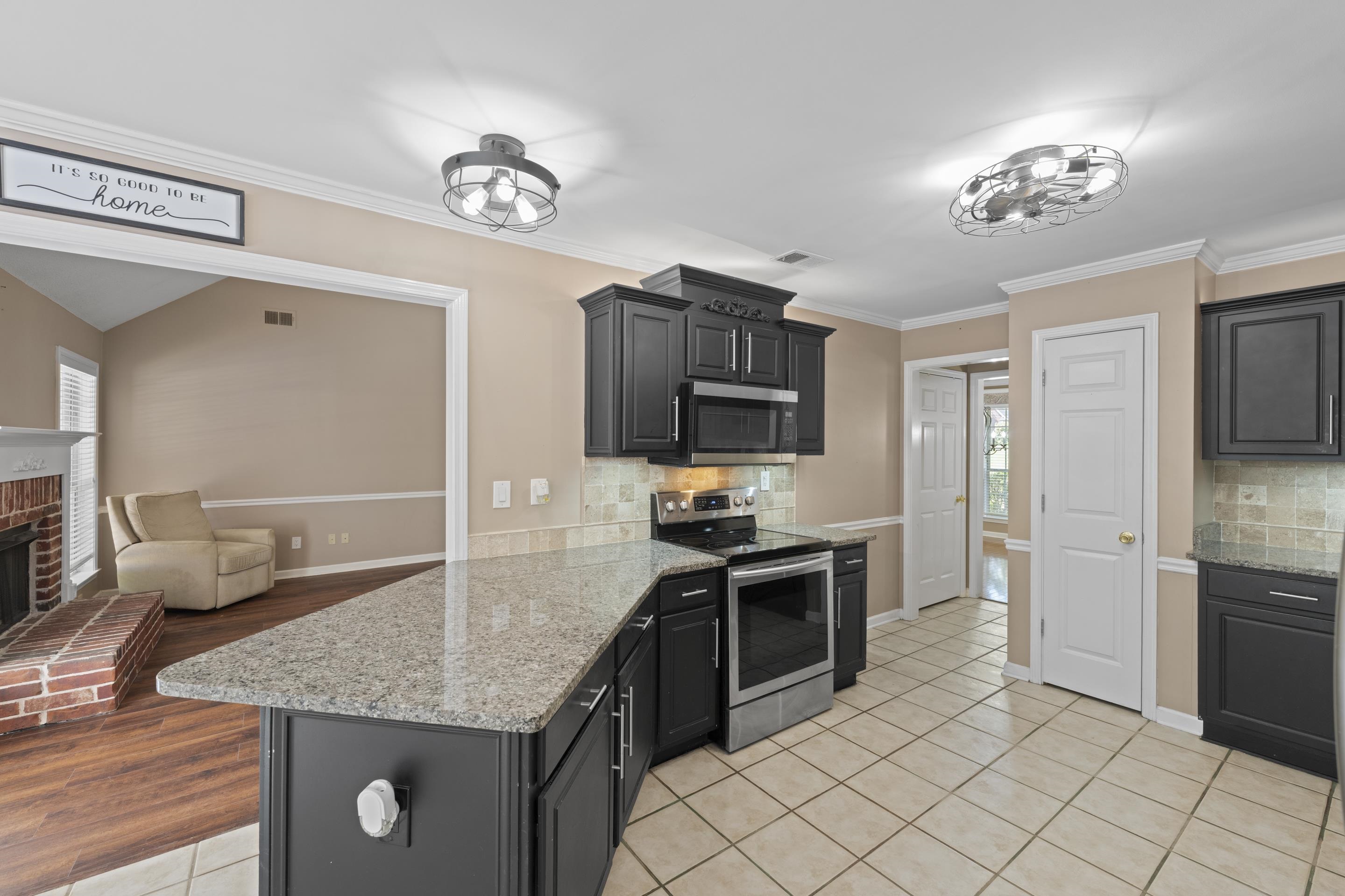 4742 Molsonwood Dr Property Photo 10