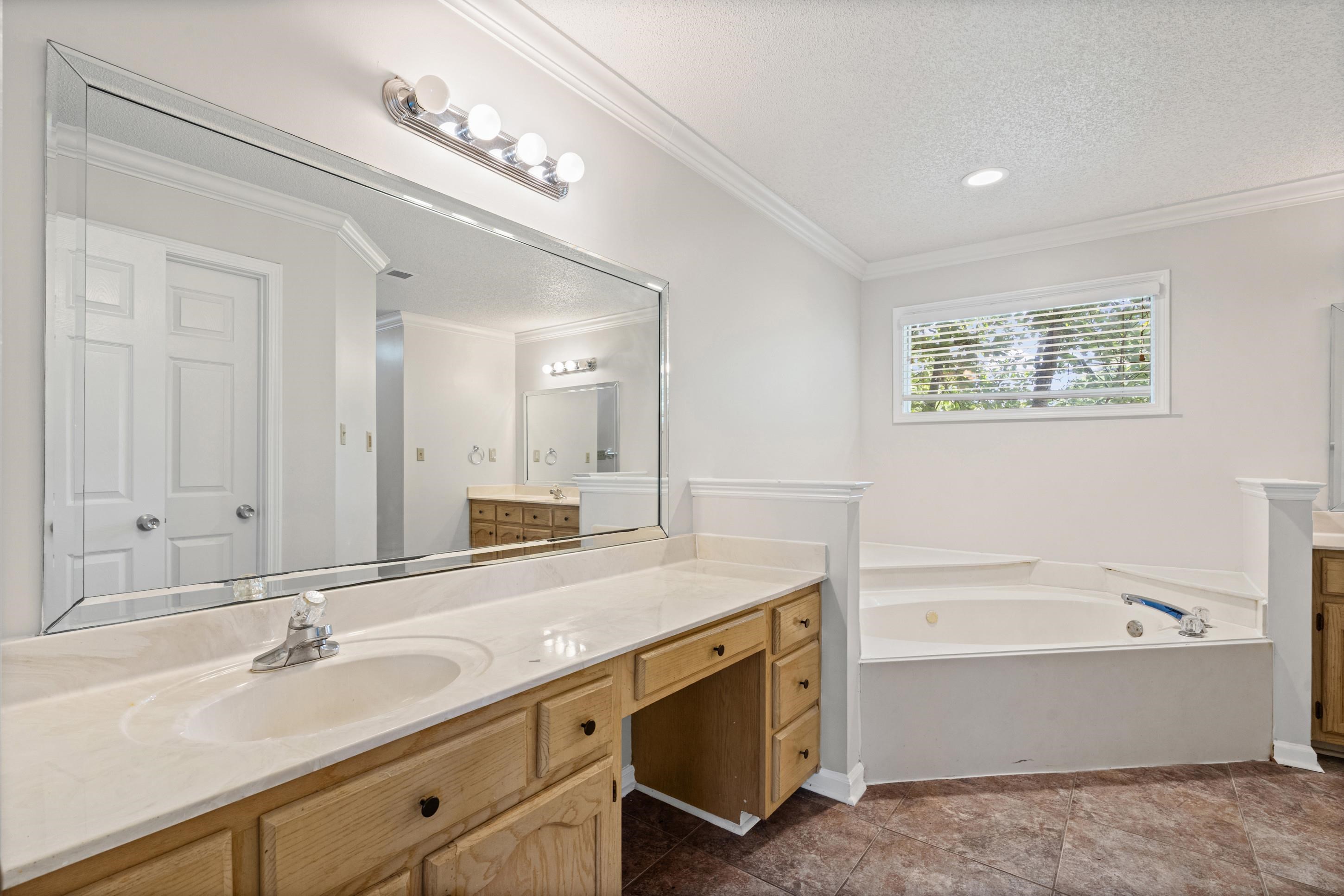 9083 Hearth Stone Cv Property Photo 3