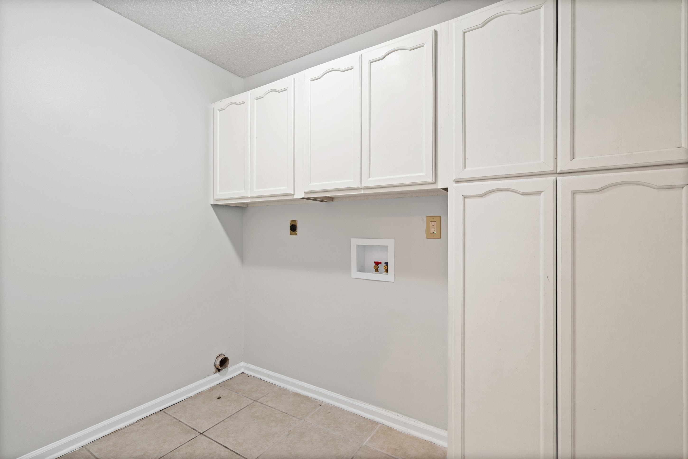 9083 Hearth Stone Cv Property Photo 31