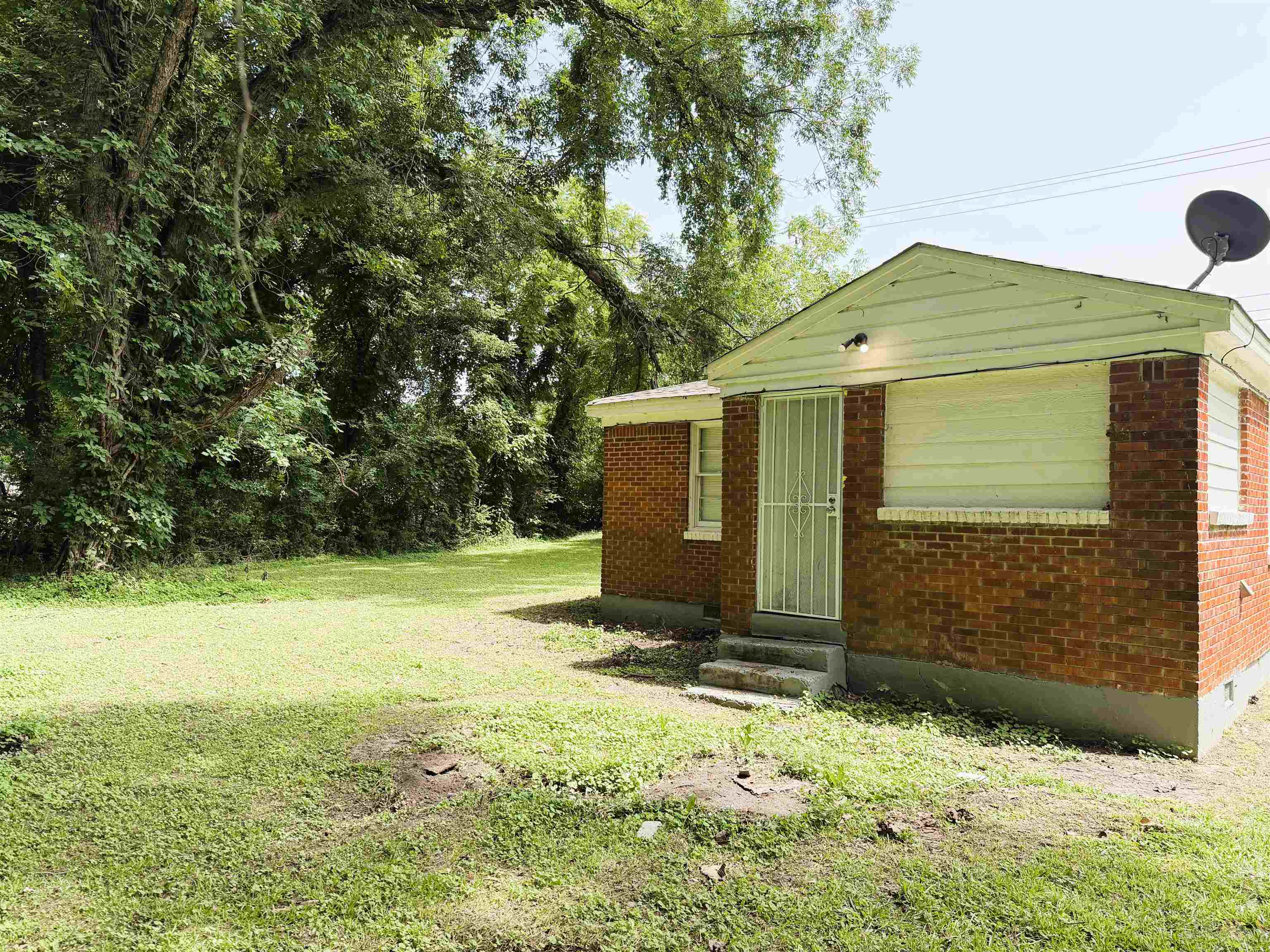 432 W Peebles Ave Property Photo 4