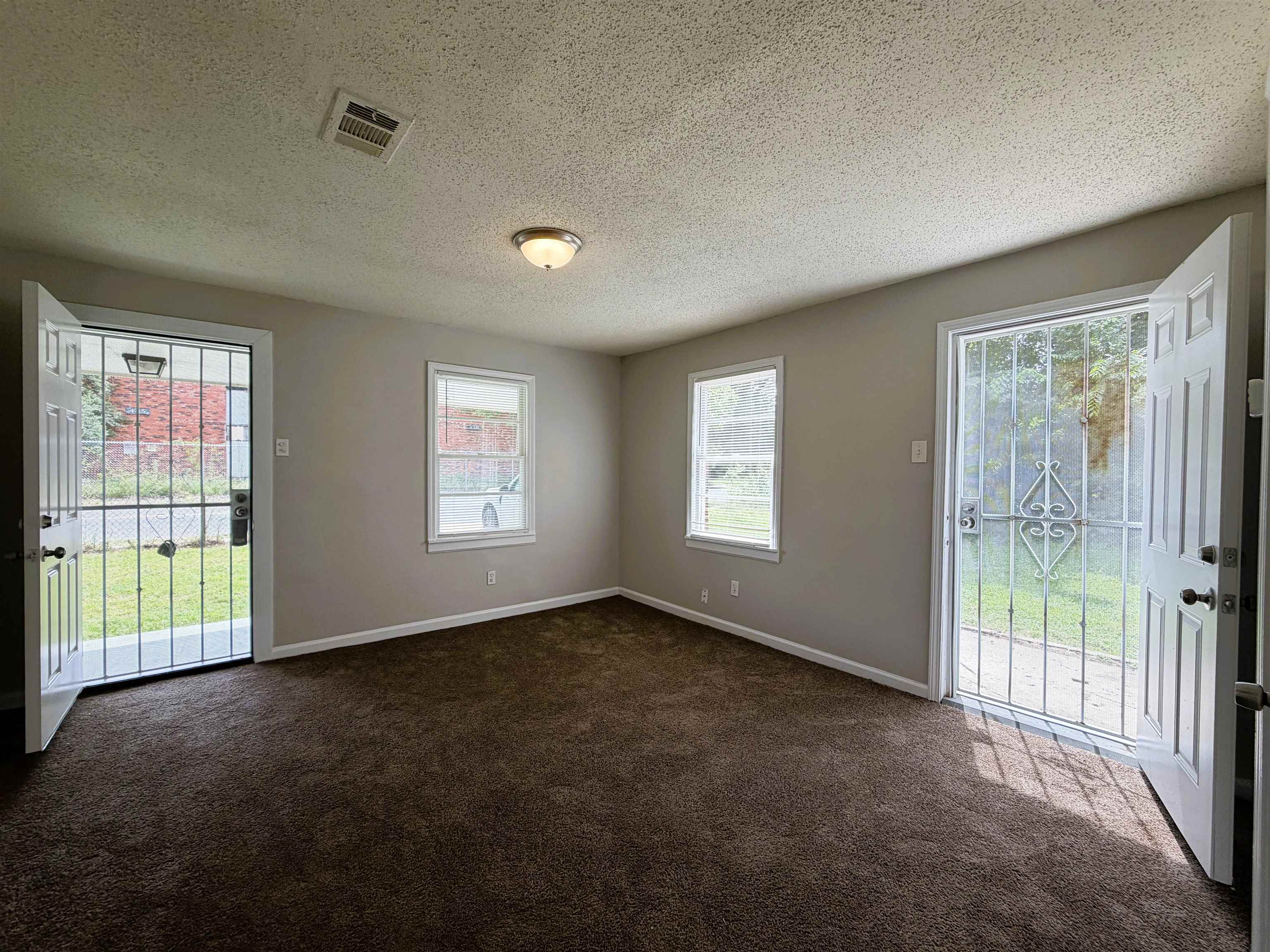 432 W Peebles Ave Property Photo 5