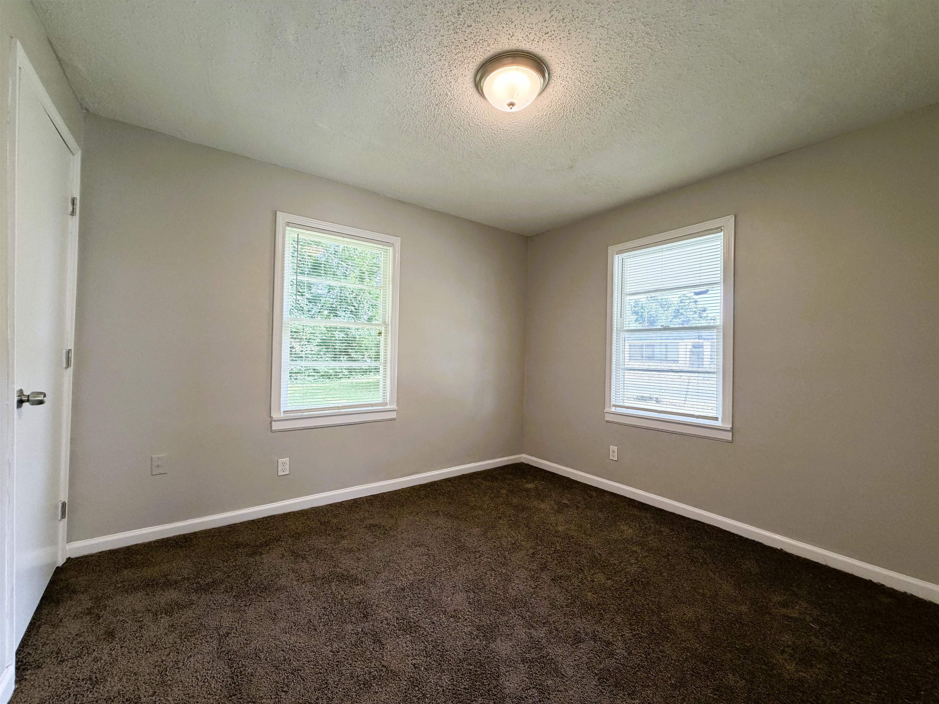 432 W Peebles Ave Property Photo 7