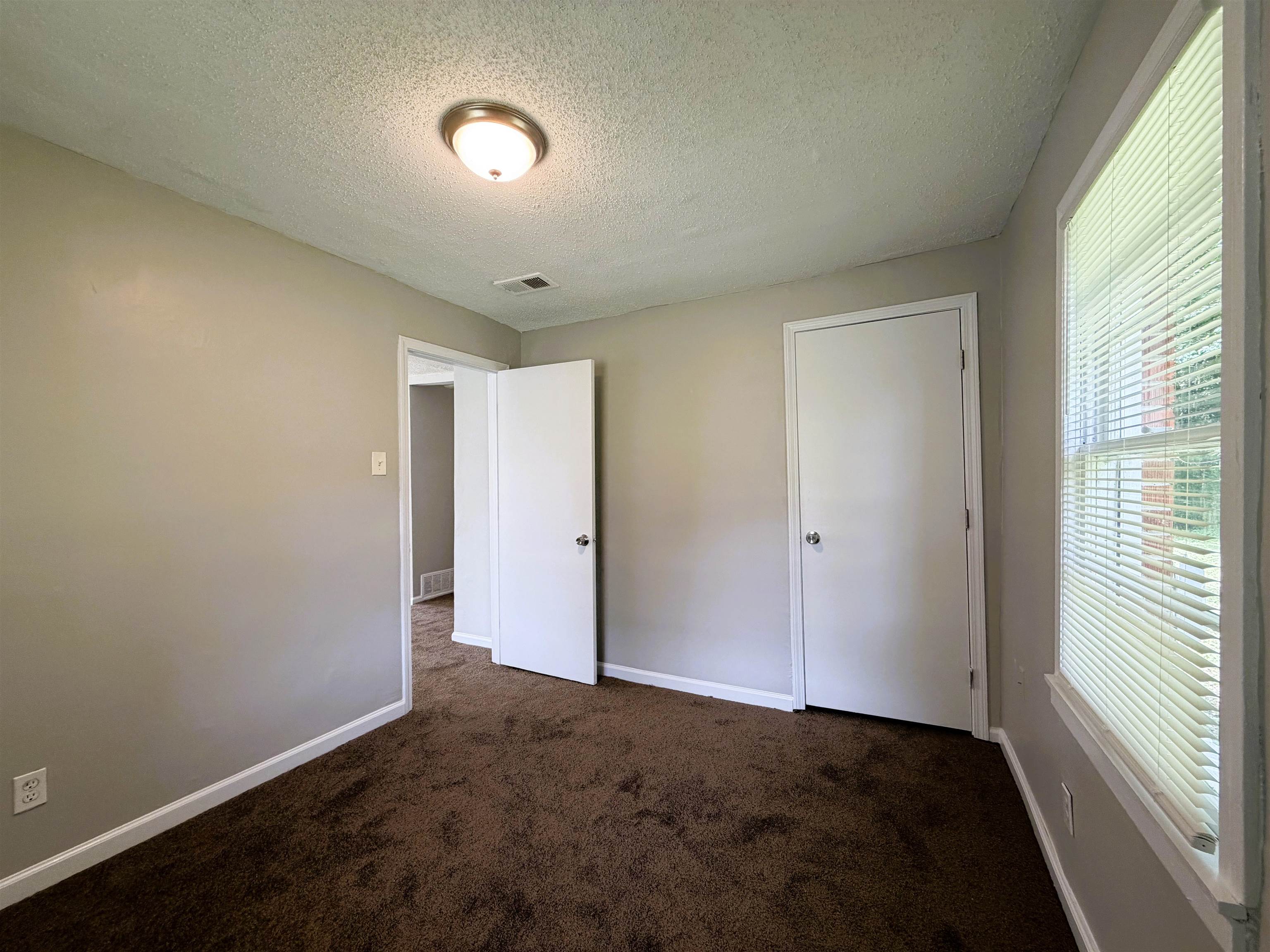 432 W Peebles Ave Property Photo 8