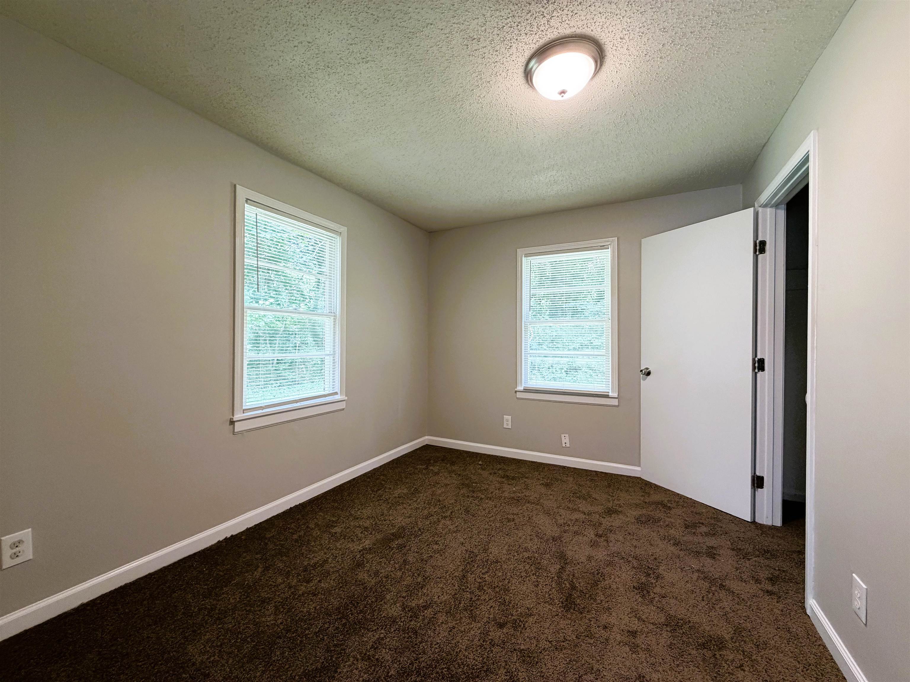 432 W Peebles Ave Property Photo 16