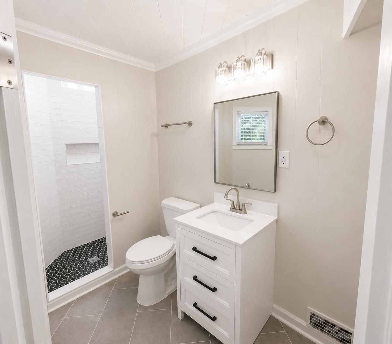 1126 Will Scarlet Rd Property Photo 8