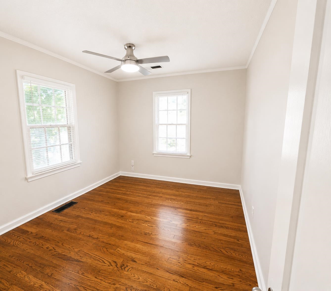 1126 Will Scarlet Rd Property Photo 10