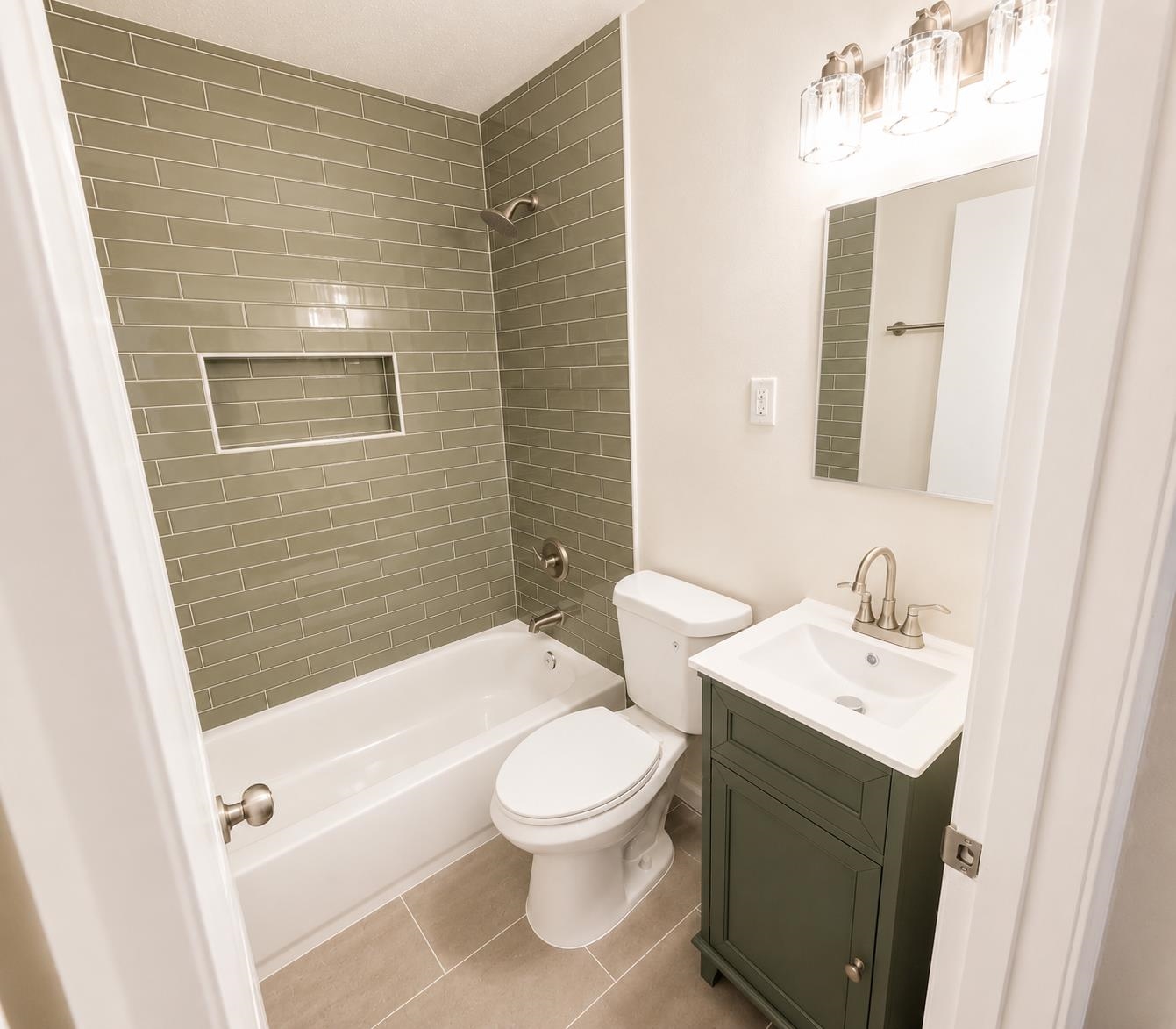 1126 Will Scarlet Rd Property Photo 12