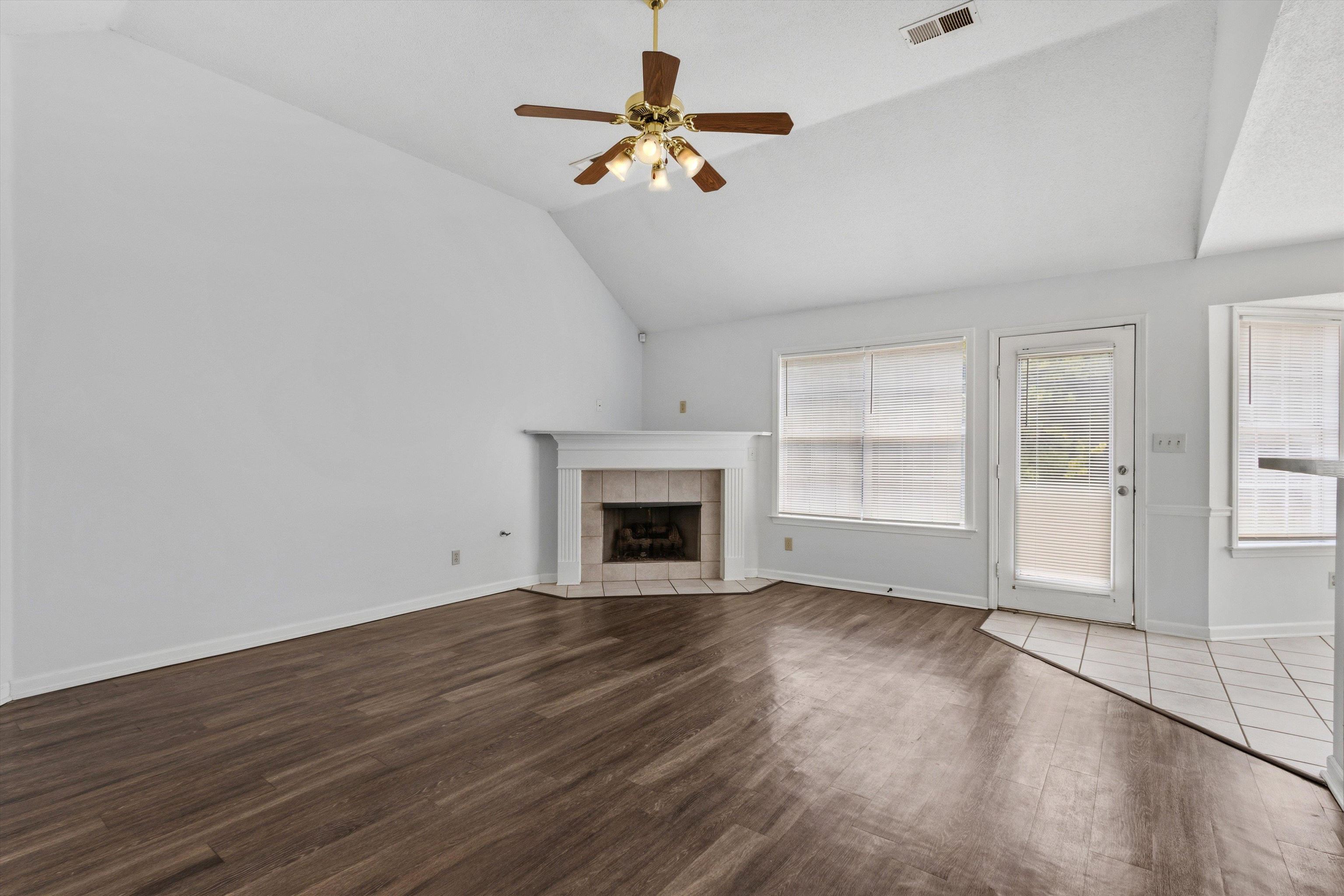 7267 Amberly Way Dr Property Photo 6