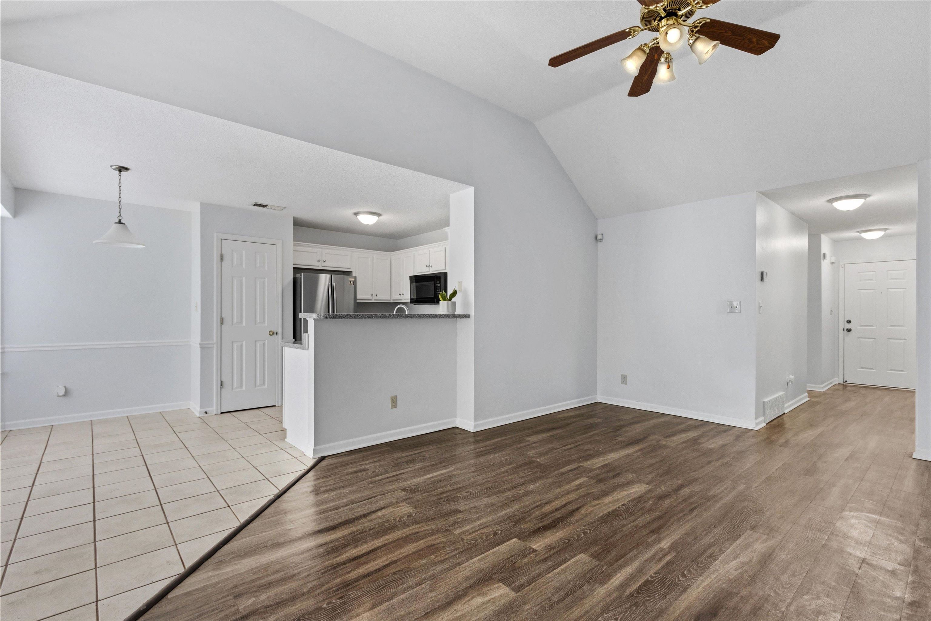 7267 Amberly Way Dr Property Photo 7