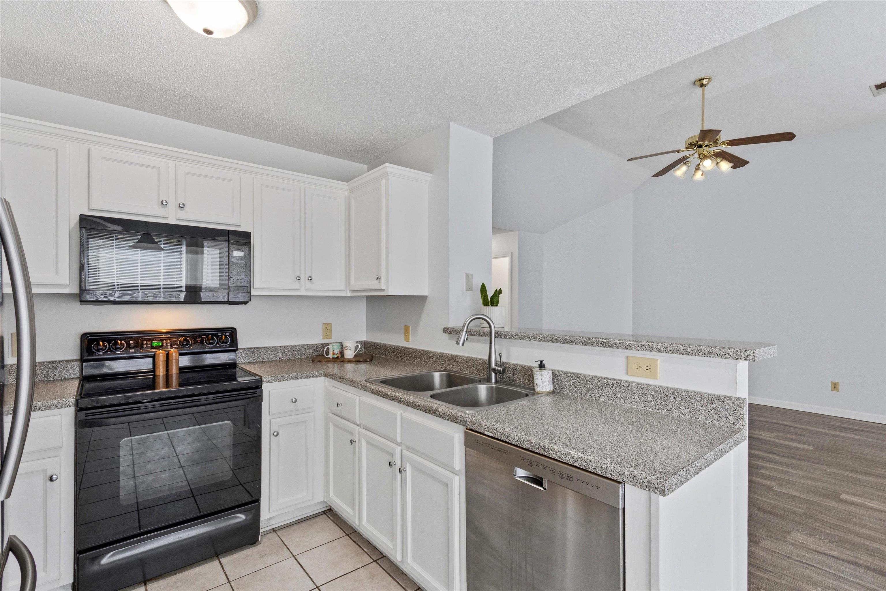 7267 Amberly Way Dr Property Photo 9