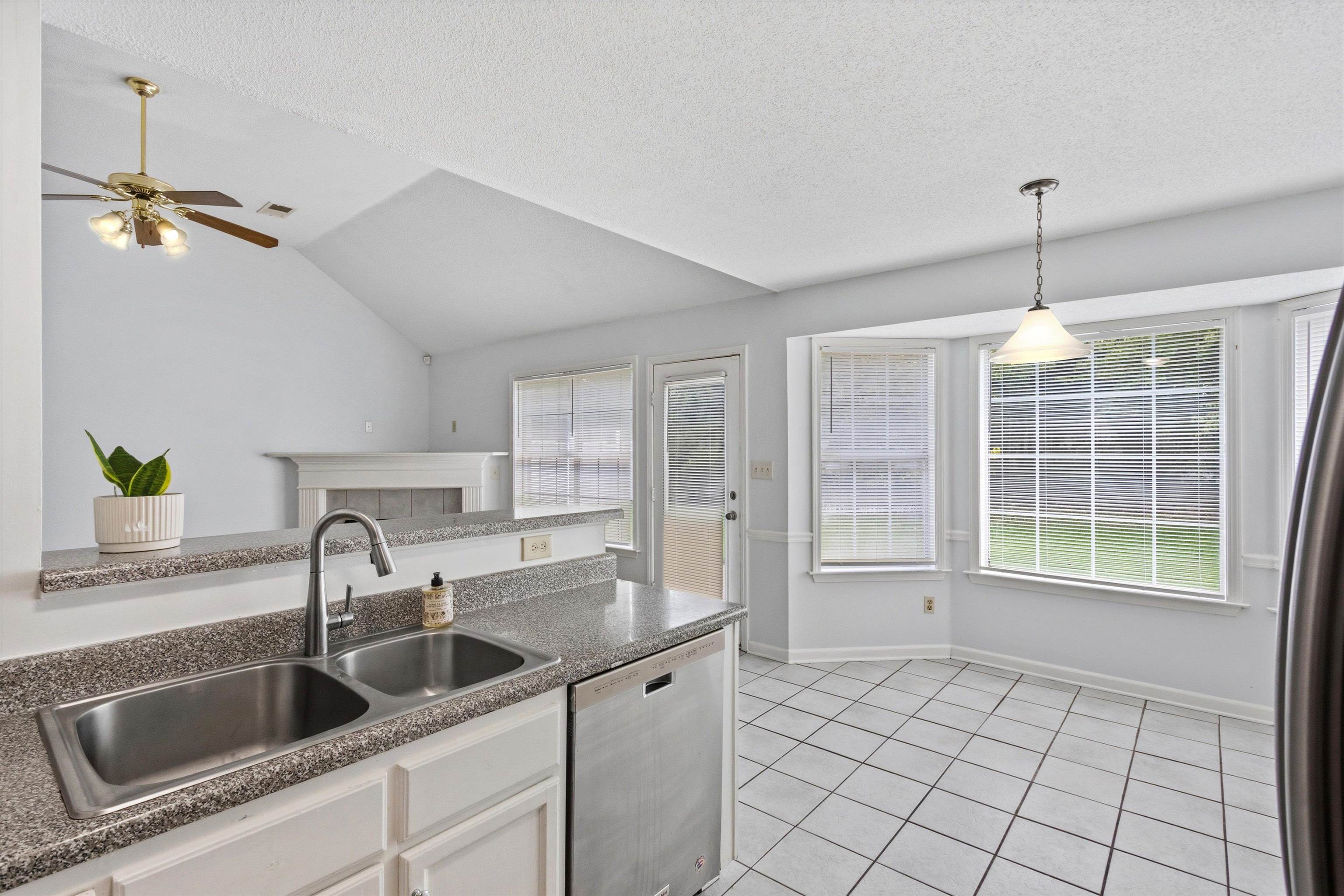 7267 Amberly Way Dr Property Photo 10