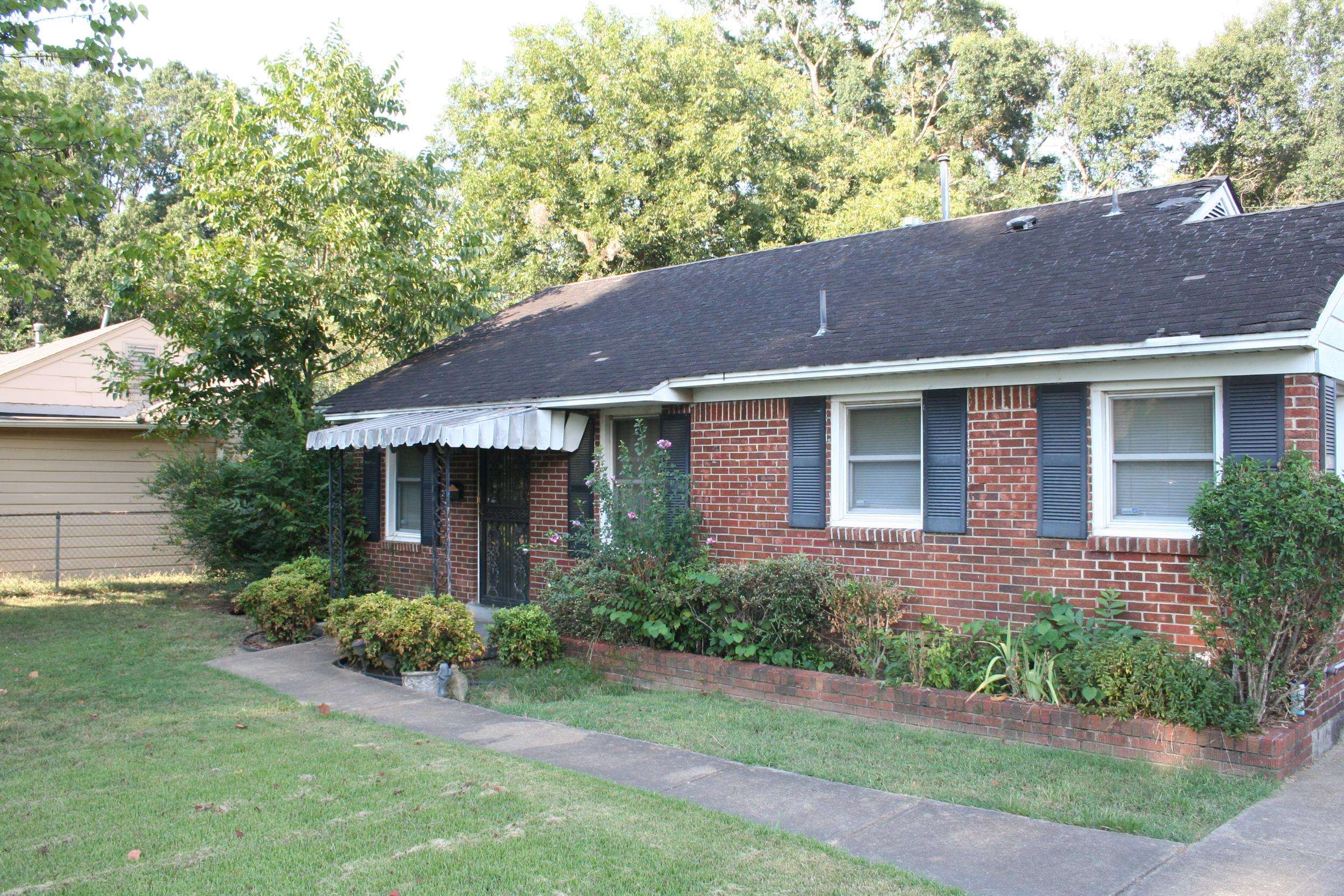 1596 Russwood Rd Property Photo 2