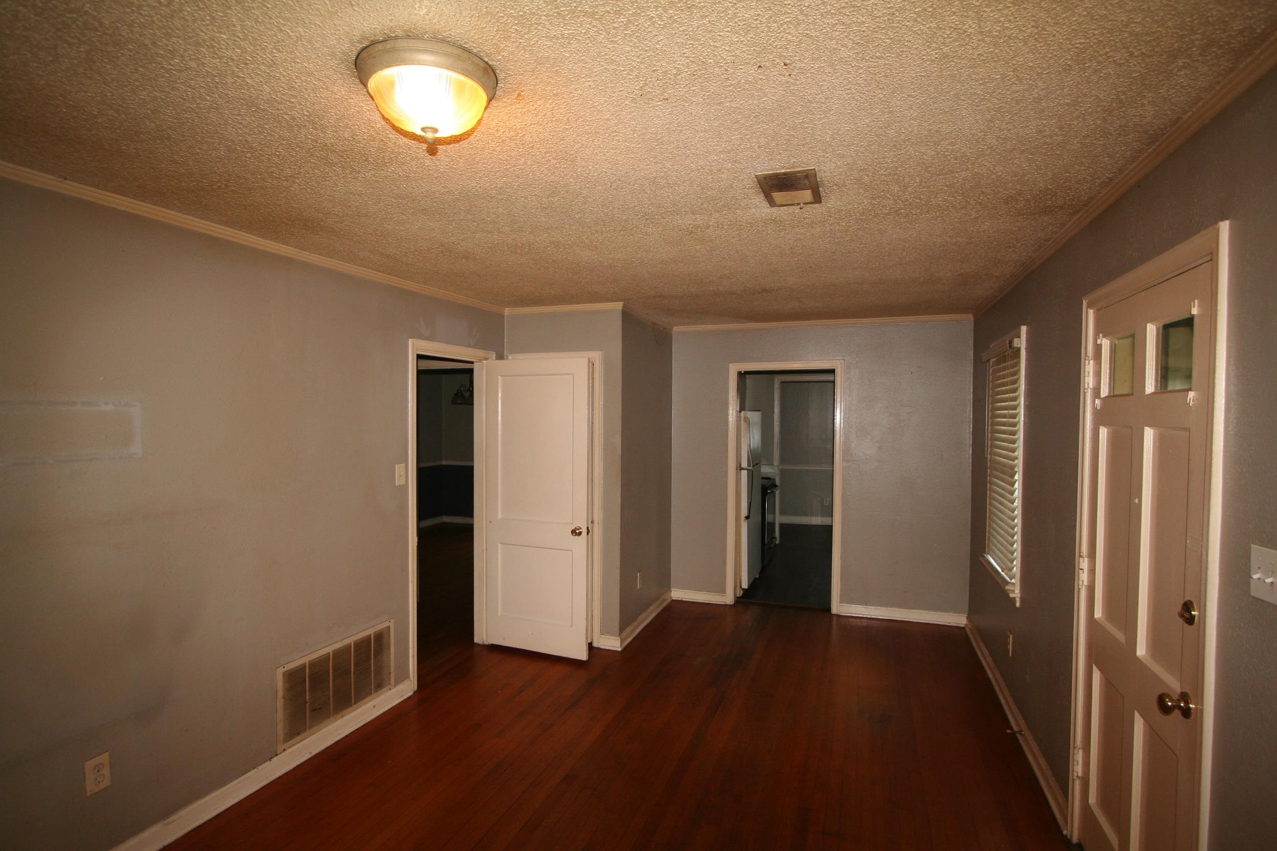 1596 Russwood Rd Property Photo 8