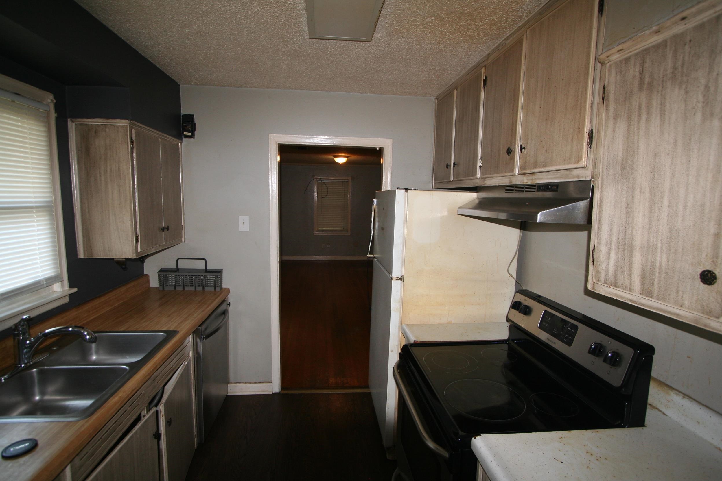 1596 Russwood Rd Property Photo 9