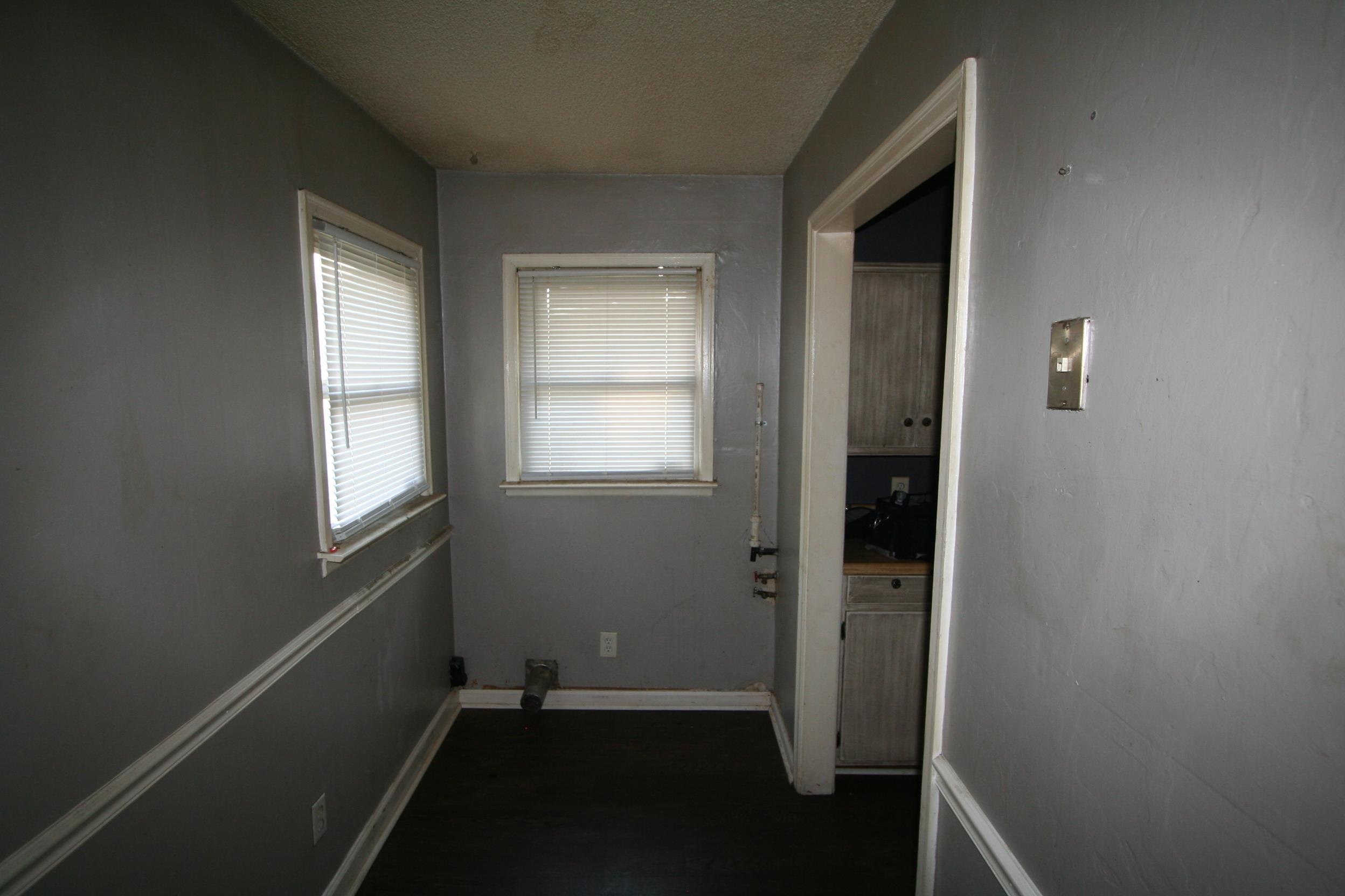 1596 Russwood Rd Property Photo 10