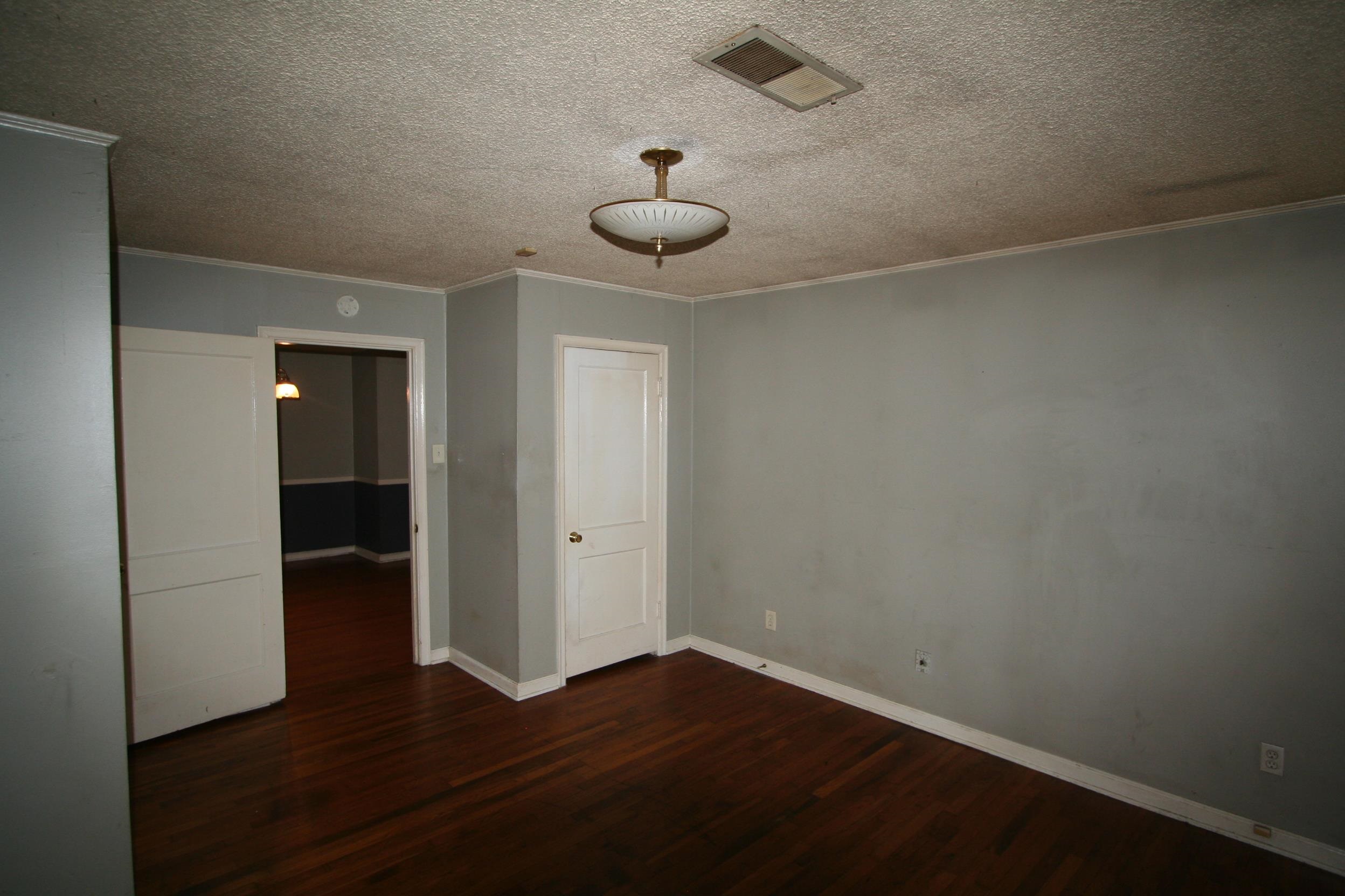 1596 Russwood Rd Property Photo 12