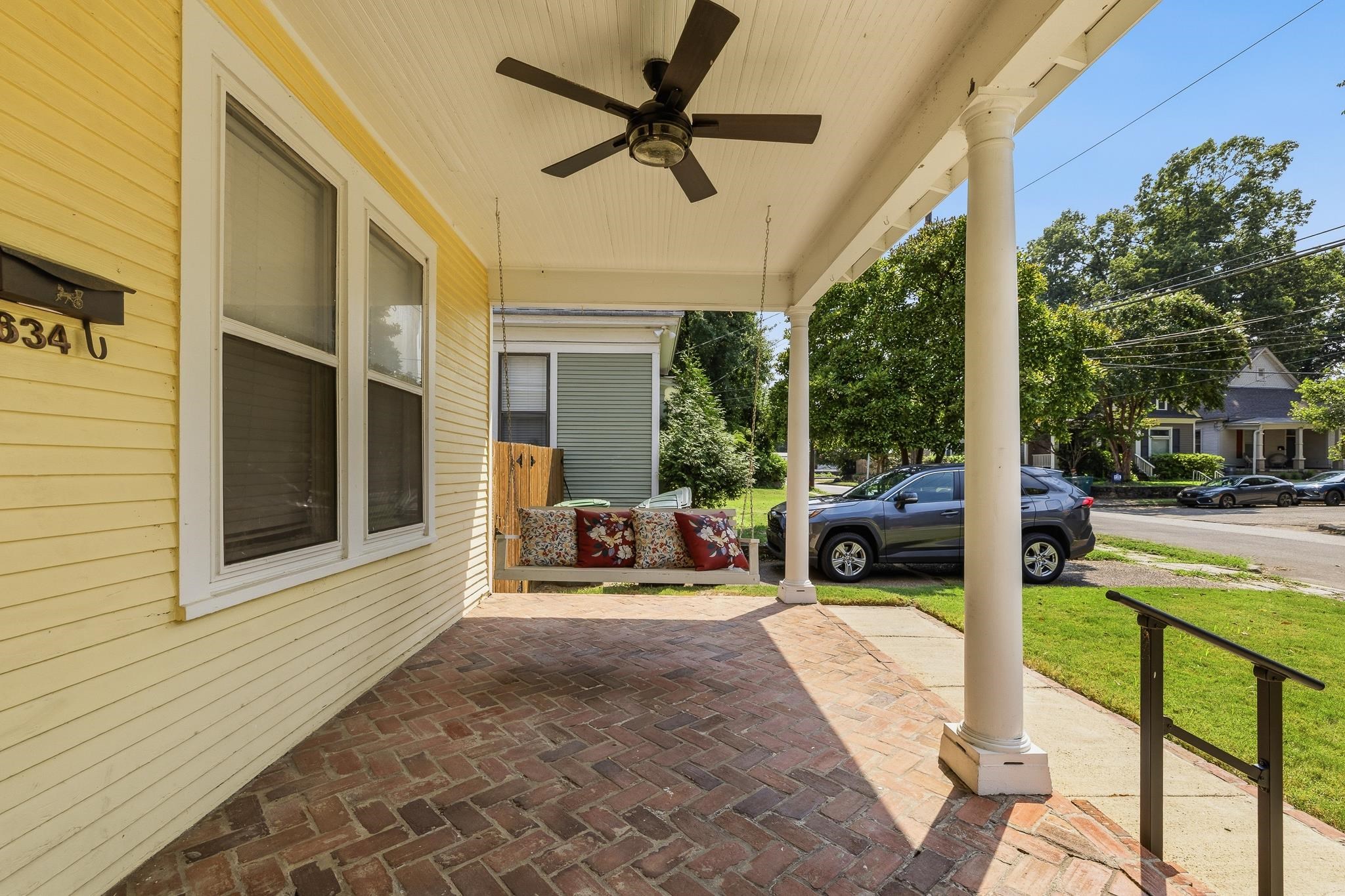 634 S Cox St Property Photo 5