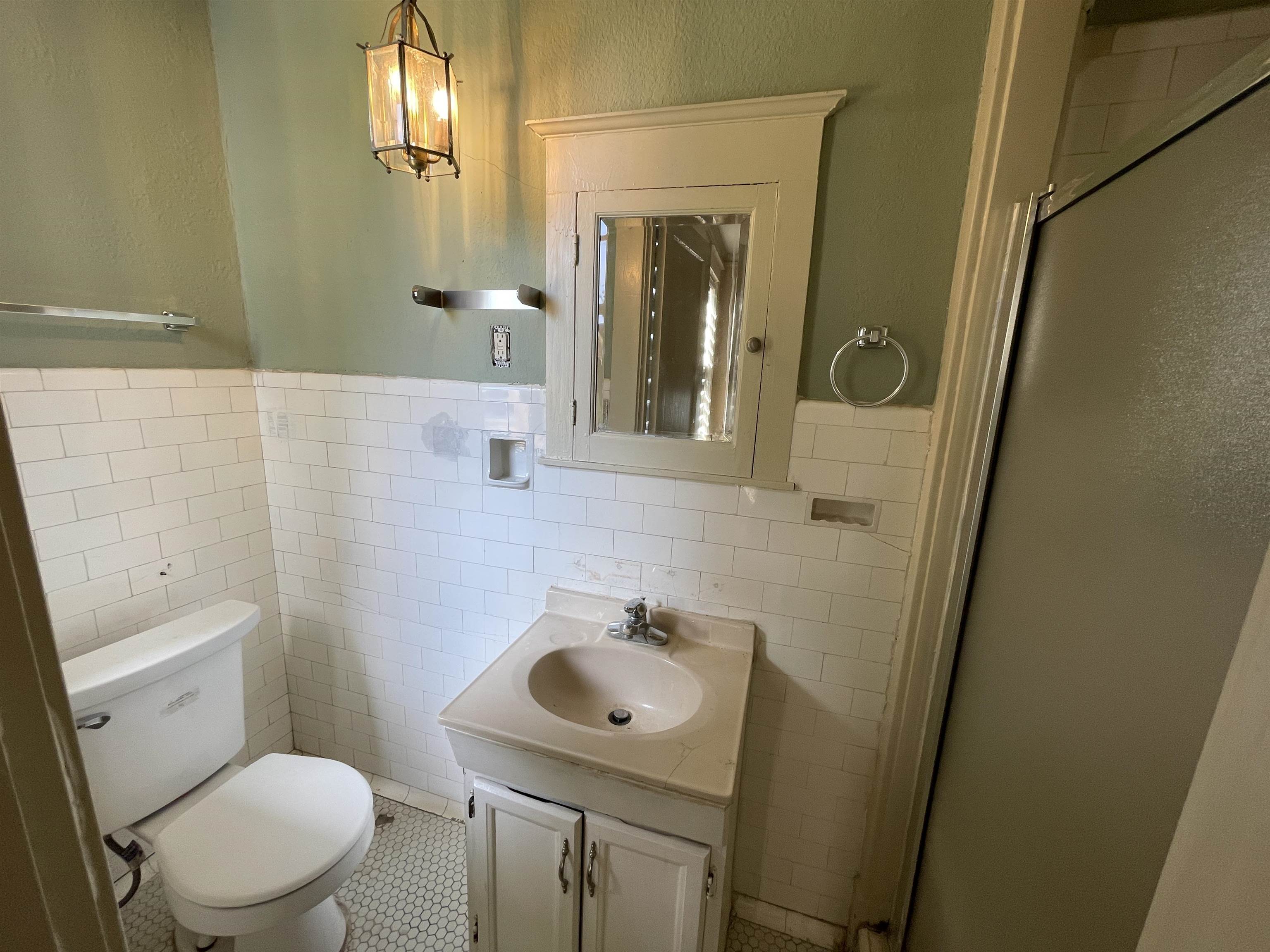 831 N Avalon St Property Photo 2